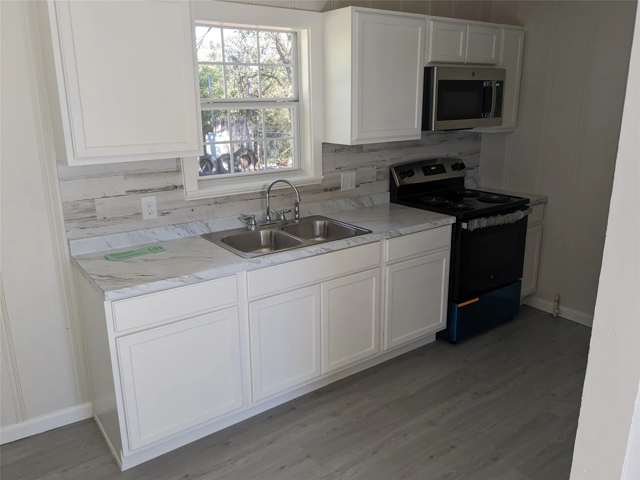 Single Family Residence For Sale in Tarrant County , 4916 Roadrunner Road, Fort Worth, Texas 76135, 1 Bedroom, 1 Bathroom, Garage spaces, 520 Sqft, built in 1955, mls#21385295, Real Estate Agent in Fort Worth, Homes For Sale in Tarrant county, Homes For Sale in Fort Worth, Realtor in Fort Worth Texas, Real Estate Brokerage Independent Realty Texas, Luminita Cordes Realtor
