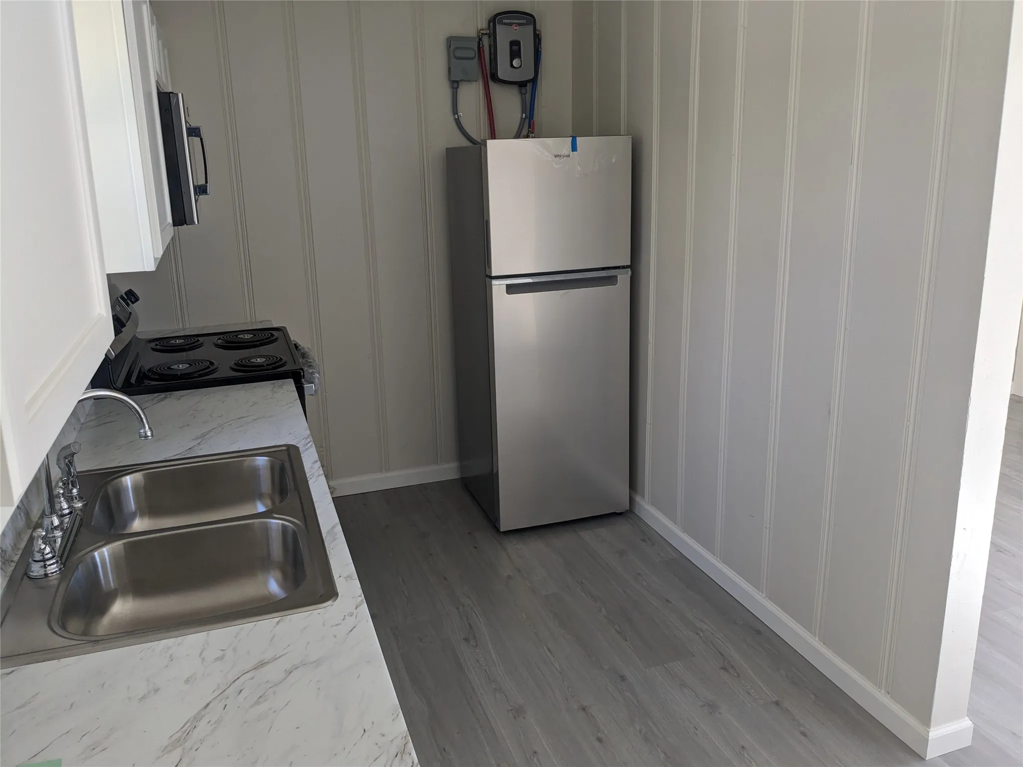 Single Family Residence For Sale in Tarrant County , 4916 Roadrunner Road, Fort Worth, Texas 76135, 1 Bedroom, 1 Bathroom, Garage spaces, 520 Sqft, built in 1955, mls#21385295, Real Estate Agent in Fort Worth, Homes For Sale in Tarrant county, Homes For Sale in Fort Worth, Realtor in Fort Worth Texas, Real Estate Brokerage Independent Realty Texas, Luminita Cordes Realtor