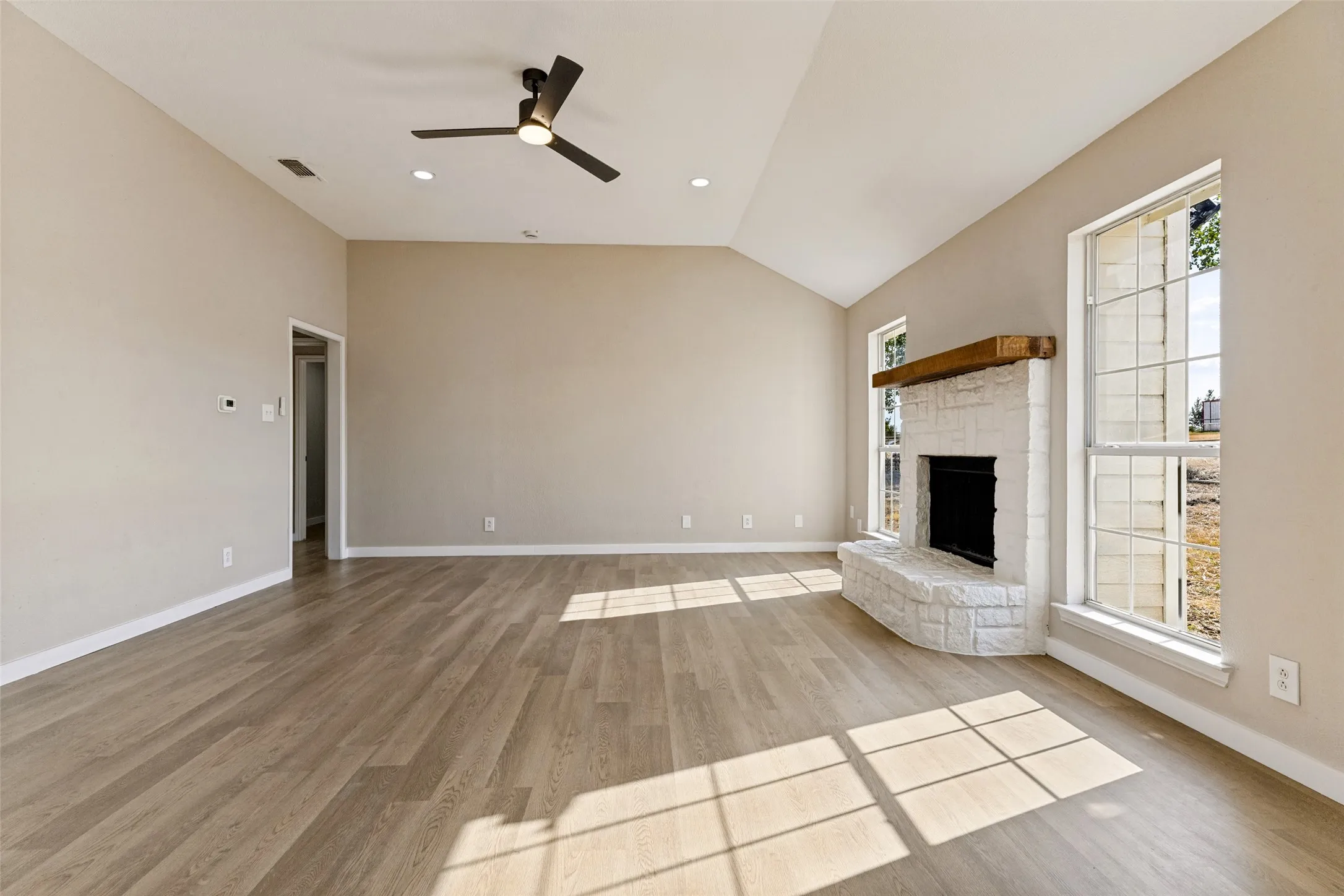 Single Family Residence For Sale in Tarrant County , 12169 Liberty School Road, Azle, Texas 76020, 3 Bedroom, 2 Bathroom, 2 Garage spaces, 1,617 Sqft, built in 1999, mls#21385301, Real Estate Agent in Azle, Homes For Sale in Tarrant county, Homes For Sale in Azle, Realtor in Azle Texas, Real Estate Brokerage Independent Realty Texas, Luminita Cordes Realtor