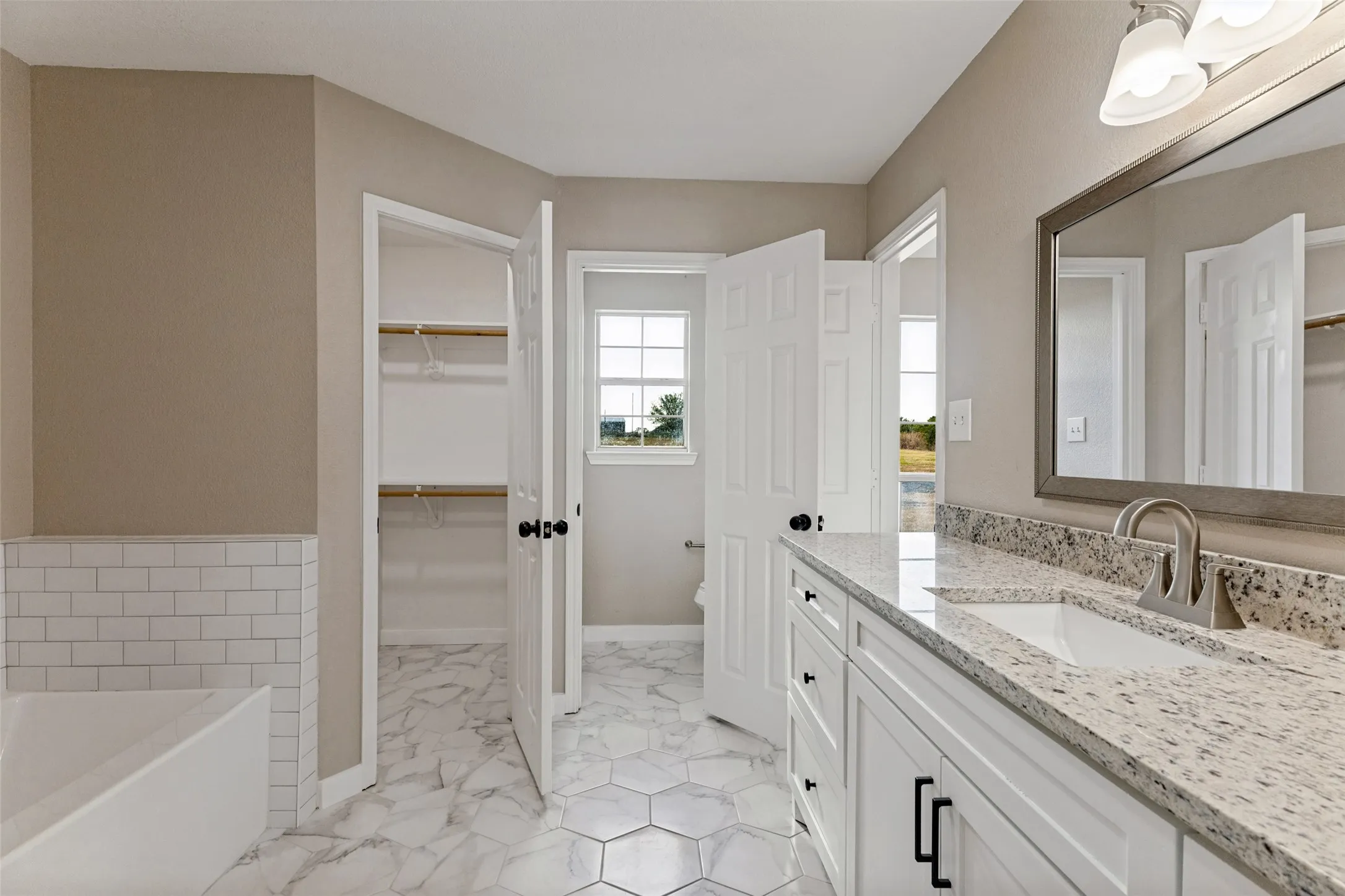 Single Family Residence For Sale in Tarrant County , 12169 Liberty School Road, Azle, Texas 76020, 3 Bedroom, 2 Bathroom, 2 Garage spaces, 1,617 Sqft, built in 1999, mls#21385301, Real Estate Agent in Azle, Homes For Sale in Tarrant county, Homes For Sale in Azle, Realtor in Azle Texas, Real Estate Brokerage Independent Realty Texas, Luminita Cordes Realtor