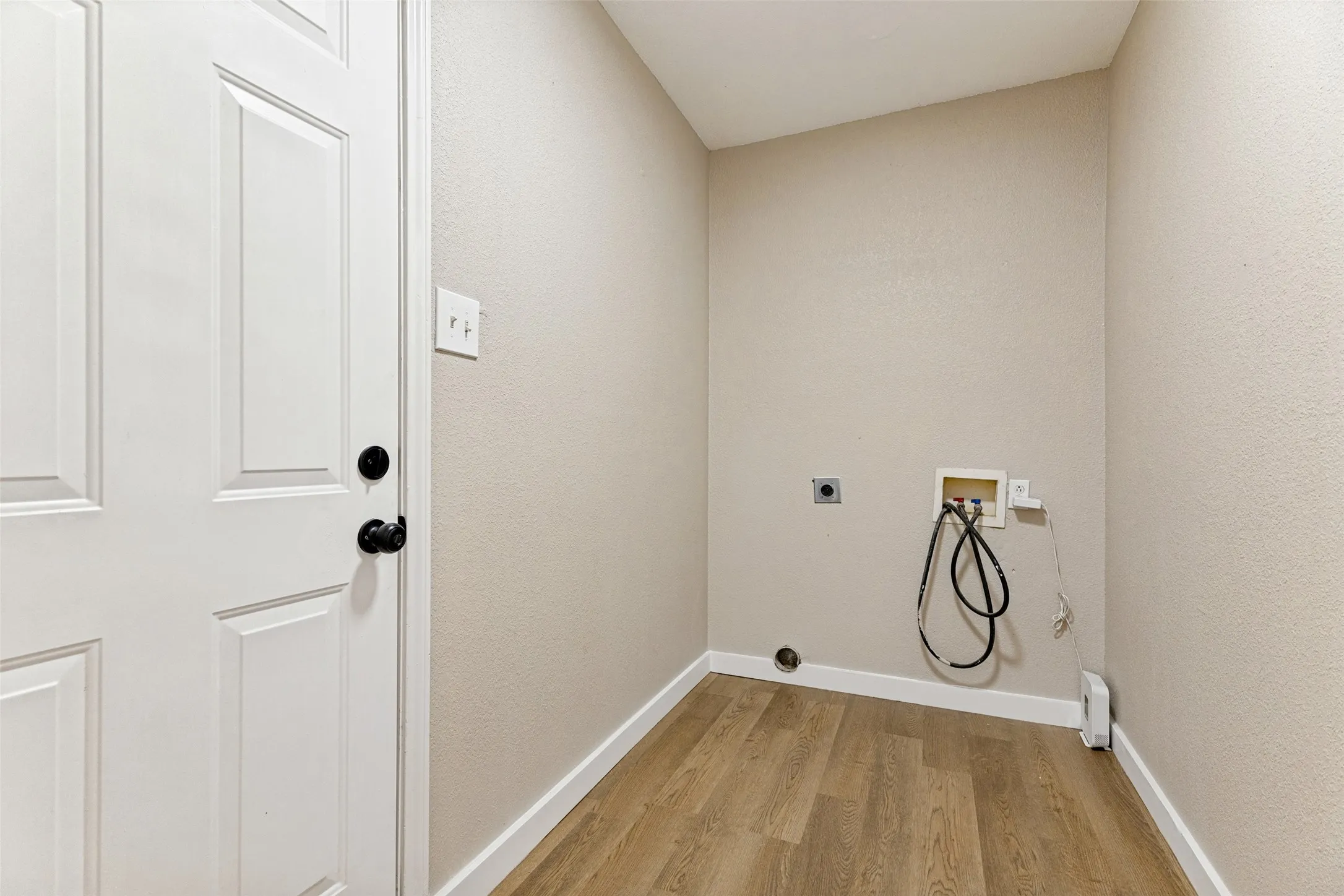 Single Family Residence For Sale in Tarrant County , 12169 Liberty School Road, Azle, Texas 76020, 3 Bedroom, 2 Bathroom, 2 Garage spaces, 1,617 Sqft, built in 1999, mls#21385301, Real Estate Agent in Azle, Homes For Sale in Tarrant county, Homes For Sale in Azle, Realtor in Azle Texas, Real Estate Brokerage Independent Realty Texas, Luminita Cordes Realtor