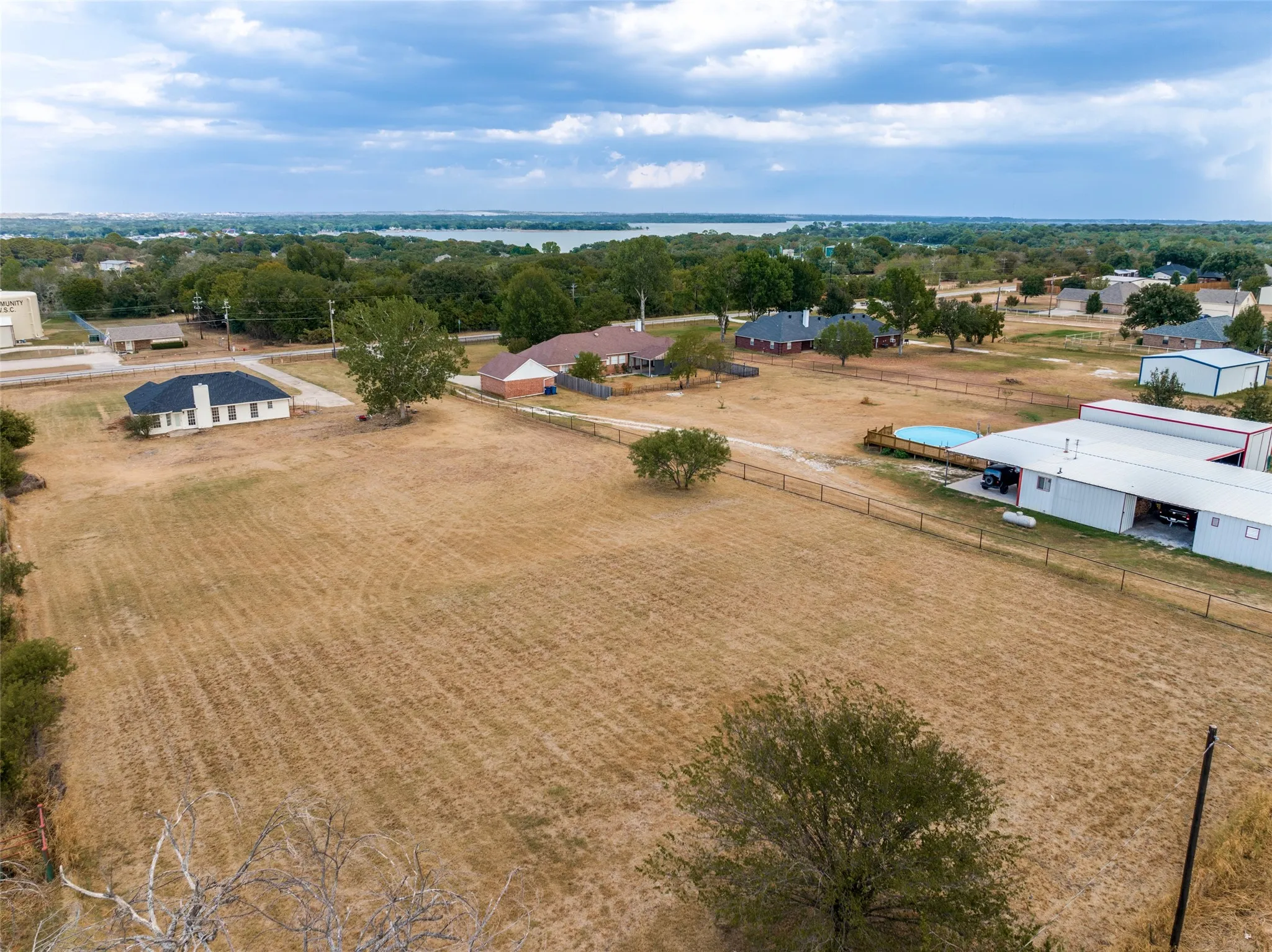 Single Family Residence For Sale in Tarrant County , 12169 Liberty School Road, Azle, Texas 76020, 3 Bedroom, 2 Bathroom, 2 Garage spaces, 1,617 Sqft, built in 1999, mls#21385301, Real Estate Agent in Azle, Homes For Sale in Tarrant county, Homes For Sale in Azle, Realtor in Azle Texas, Real Estate Brokerage Independent Realty Texas, Luminita Cordes Realtor