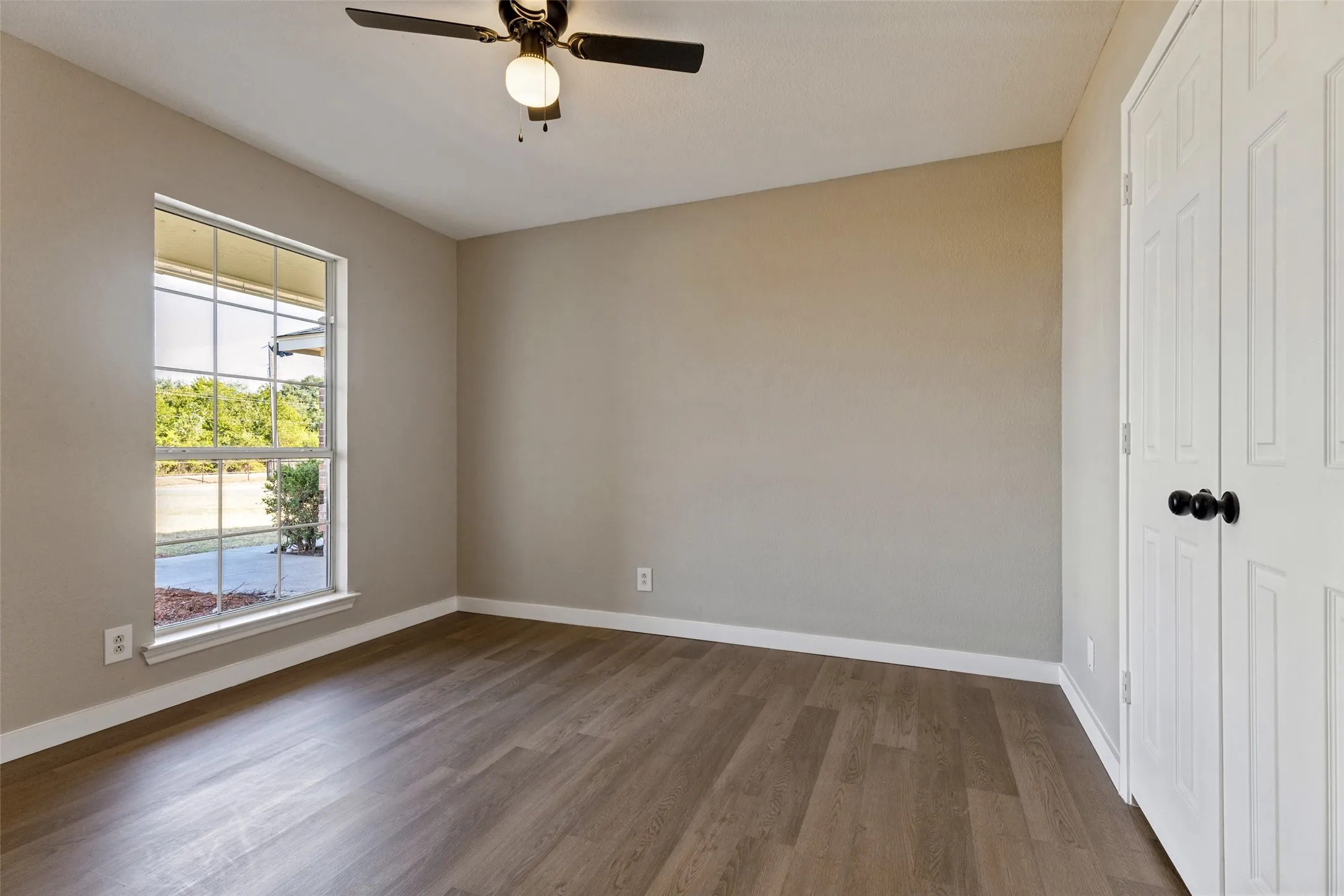 Single Family Residence For Sale in Tarrant County , 12169 Liberty School Road, Azle, Texas 76020, 3 Bedroom, 2 Bathroom, 2 Garage spaces, 1,617 Sqft, built in 1999, mls#21385301, Real Estate Agent in Azle, Homes For Sale in Tarrant county, Homes For Sale in Azle, Realtor in Azle Texas, Real Estate Brokerage Independent Realty Texas, Luminita Cordes Realtor
