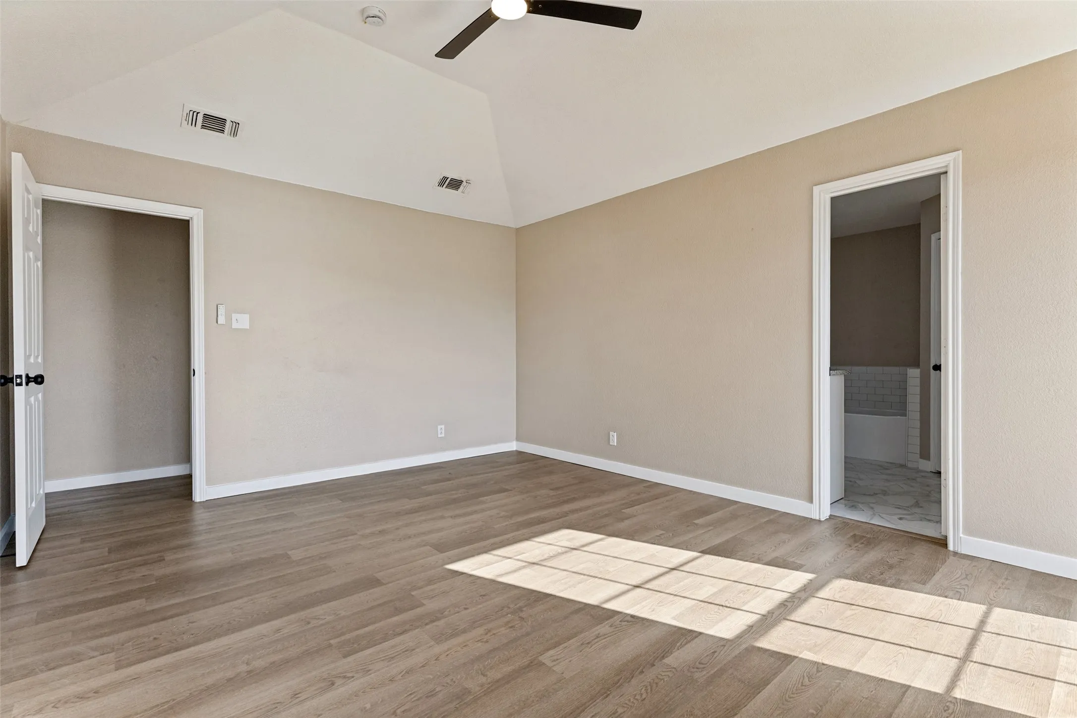 Single Family Residence For Sale in Tarrant County , 12169 Liberty School Road, Azle, Texas 76020, 3 Bedroom, 2 Bathroom, 2 Garage spaces, 1,617 Sqft, built in 1999, mls#21385301, Real Estate Agent in Azle, Homes For Sale in Tarrant county, Homes For Sale in Azle, Realtor in Azle Texas, Real Estate Brokerage Independent Realty Texas, Luminita Cordes Realtor