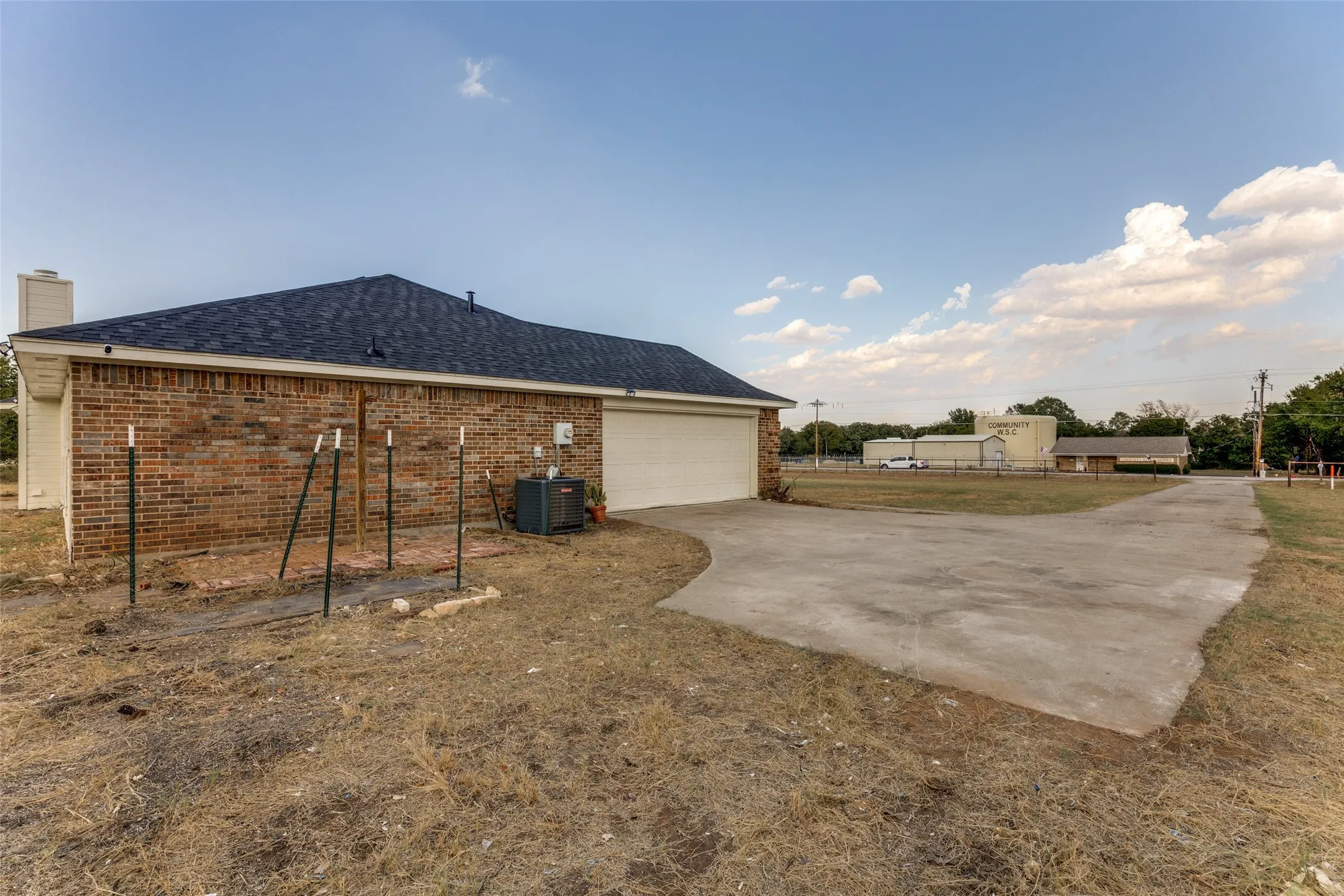 Single Family Residence For Sale in Tarrant County , 12169 Liberty School Road, Azle, Texas 76020, 3 Bedroom, 2 Bathroom, 2 Garage spaces, 1,617 Sqft, built in 1999, mls#21385301, Real Estate Agent in Azle, Homes For Sale in Tarrant county, Homes For Sale in Azle, Realtor in Azle Texas, Real Estate Brokerage Independent Realty Texas, Luminita Cordes Realtor