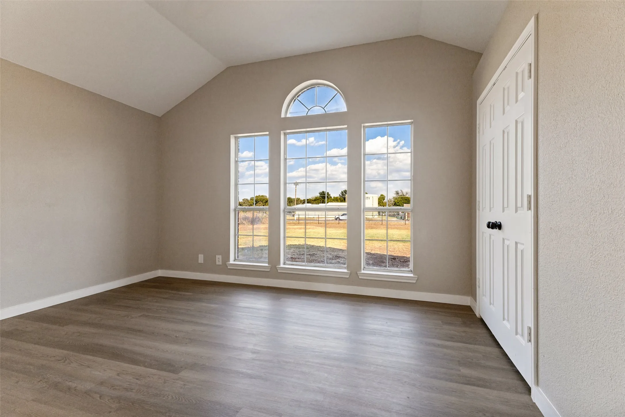 Single Family Residence For Sale in Tarrant County , 12169 Liberty School Road, Azle, Texas 76020, 3 Bedroom, 2 Bathroom, 2 Garage spaces, 1,617 Sqft, built in 1999, mls#21385301, Real Estate Agent in Azle, Homes For Sale in Tarrant county, Homes For Sale in Azle, Realtor in Azle Texas, Real Estate Brokerage Independent Realty Texas, Luminita Cordes Realtor