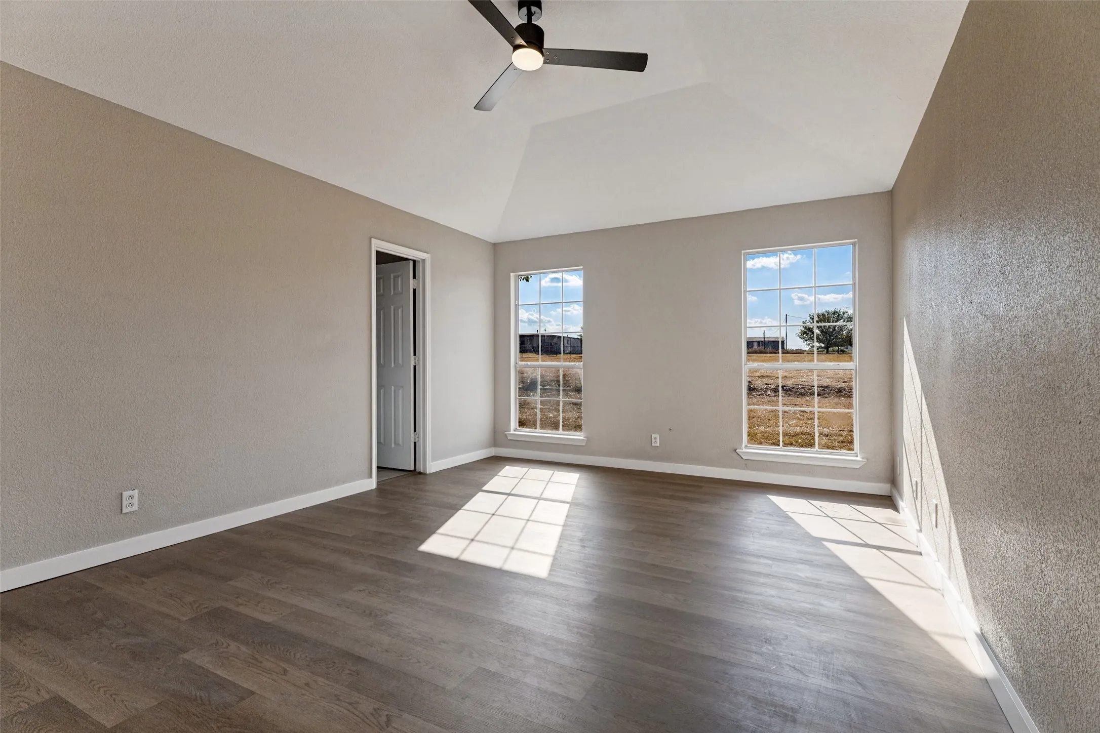Single Family Residence For Sale in Tarrant County , 12169 Liberty School Road, Azle, Texas 76020, 3 Bedroom, 2 Bathroom, 2 Garage spaces, 1,617 Sqft, built in 1999, mls#21385301, Real Estate Agent in Azle, Homes For Sale in Tarrant county, Homes For Sale in Azle, Realtor in Azle Texas, Real Estate Brokerage Independent Realty Texas, Luminita Cordes Realtor