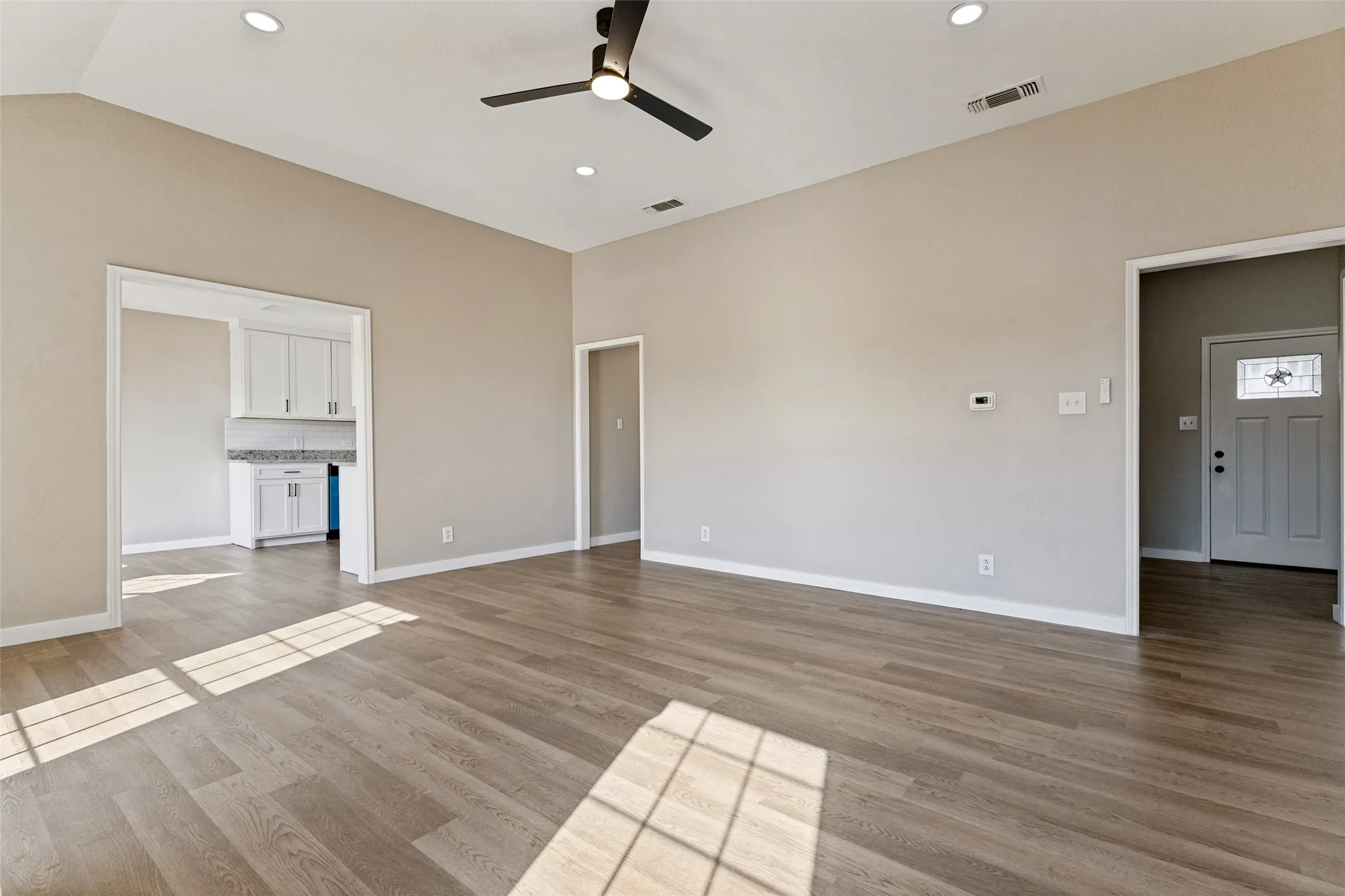 Single Family Residence For Sale in Tarrant County , 12169 Liberty School Road, Azle, Texas 76020, 3 Bedroom, 2 Bathroom, 2 Garage spaces, 1,617 Sqft, built in 1999, mls#21385301, Real Estate Agent in Azle, Homes For Sale in Tarrant county, Homes For Sale in Azle, Realtor in Azle Texas, Real Estate Brokerage Independent Realty Texas, Luminita Cordes Realtor