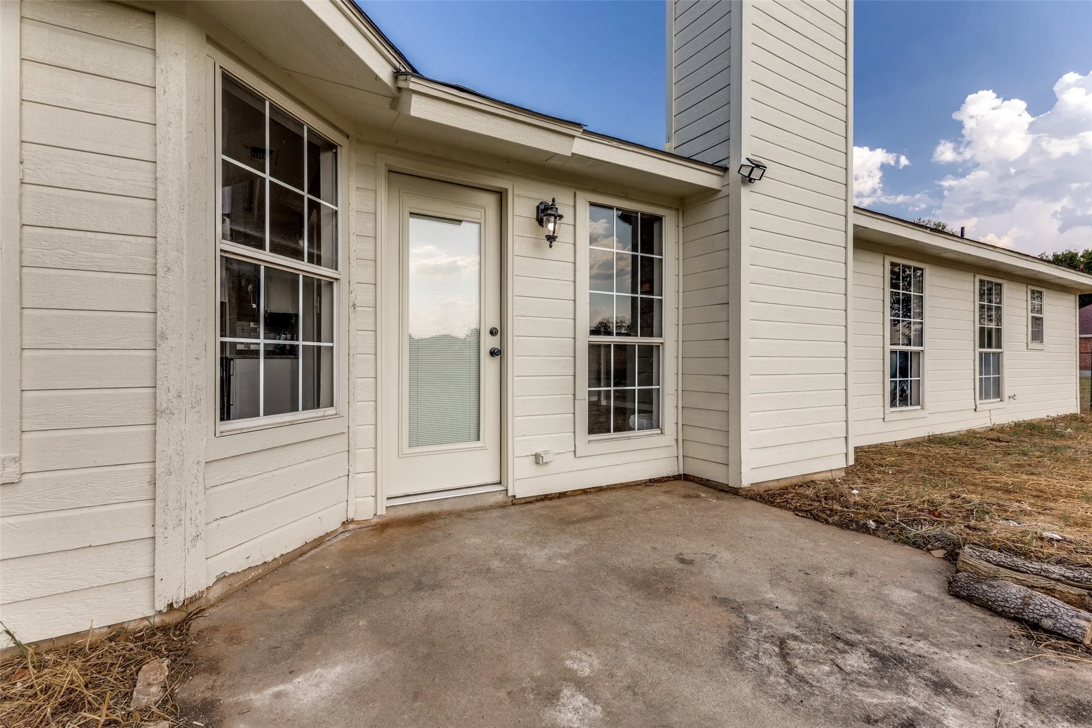 Single Family Residence For Sale in Tarrant County , 12169 Liberty School Road, Azle, Texas 76020, 3 Bedroom, 2 Bathroom, 2 Garage spaces, 1,617 Sqft, built in 1999, mls#21385301, Real Estate Agent in Azle, Homes For Sale in Tarrant county, Homes For Sale in Azle, Realtor in Azle Texas, Real Estate Brokerage Independent Realty Texas, Luminita Cordes Realtor