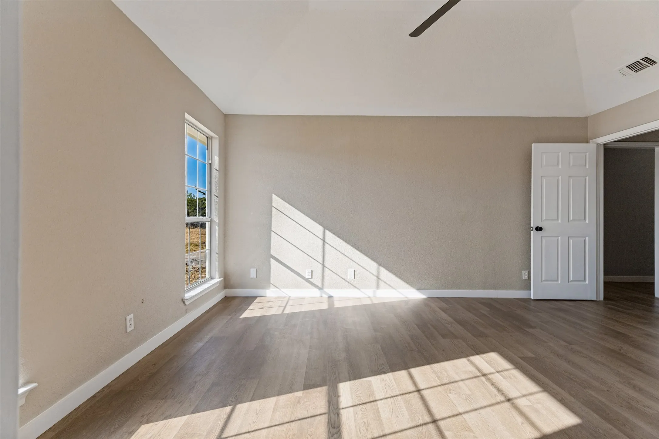 Single Family Residence For Sale in Tarrant County , 12169 Liberty School Road, Azle, Texas 76020, 3 Bedroom, 2 Bathroom, 2 Garage spaces, 1,617 Sqft, built in 1999, mls#21385301, Real Estate Agent in Azle, Homes For Sale in Tarrant county, Homes For Sale in Azle, Realtor in Azle Texas, Real Estate Brokerage Independent Realty Texas, Luminita Cordes Realtor