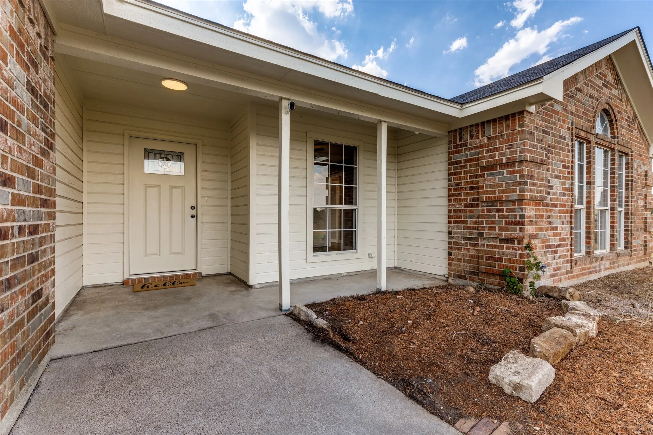 Single Family Residence For Sale in Tarrant County , 12169 Liberty School Road, Azle, Texas 76020, 3 Bedroom, 2 Bathroom, 2 Garage spaces, 1,617 Sqft, built in 1999, mls#21385301, Real Estate Agent in Azle, Homes For Sale in Tarrant county, Homes For Sale in Azle, Realtor in Azle Texas, Real Estate Brokerage Independent Realty Texas, Luminita Cordes Realtor