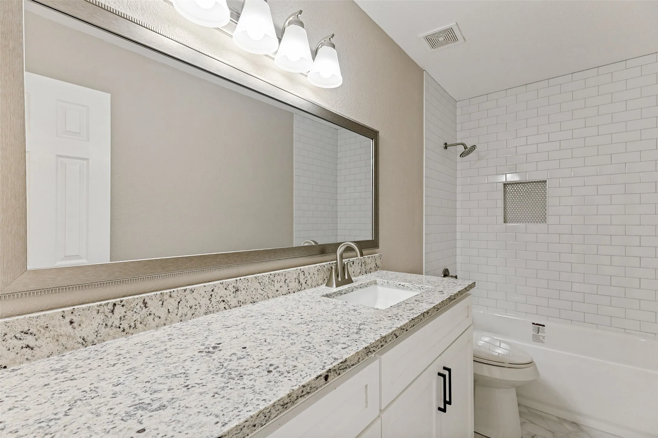 Single Family Residence For Sale in Tarrant County , 12169 Liberty School Road, Azle, Texas 76020, 3 Bedroom, 2 Bathroom, 2 Garage spaces, 1,617 Sqft, built in 1999, mls#21385301, Real Estate Agent in Azle, Homes For Sale in Tarrant county, Homes For Sale in Azle, Realtor in Azle Texas, Real Estate Brokerage Independent Realty Texas, Luminita Cordes Realtor