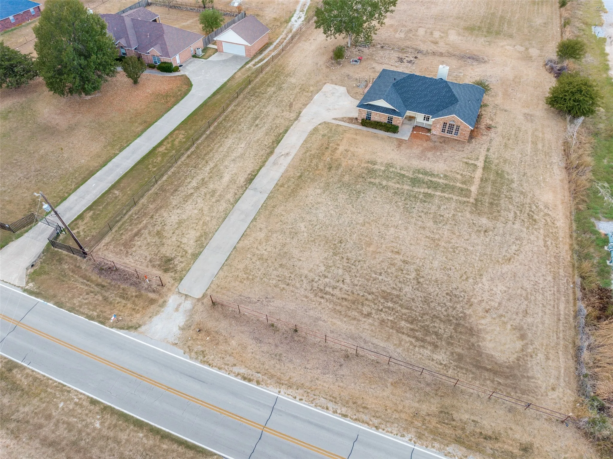 Single Family Residence For Sale in Tarrant County , 12169 Liberty School Road, Azle, Texas 76020, 3 Bedroom, 2 Bathroom, 2 Garage spaces, 1,617 Sqft, built in 1999, mls#21385301, Real Estate Agent in Azle, Homes For Sale in Tarrant county, Homes For Sale in Azle, Realtor in Azle Texas, Real Estate Brokerage Independent Realty Texas, Luminita Cordes Realtor