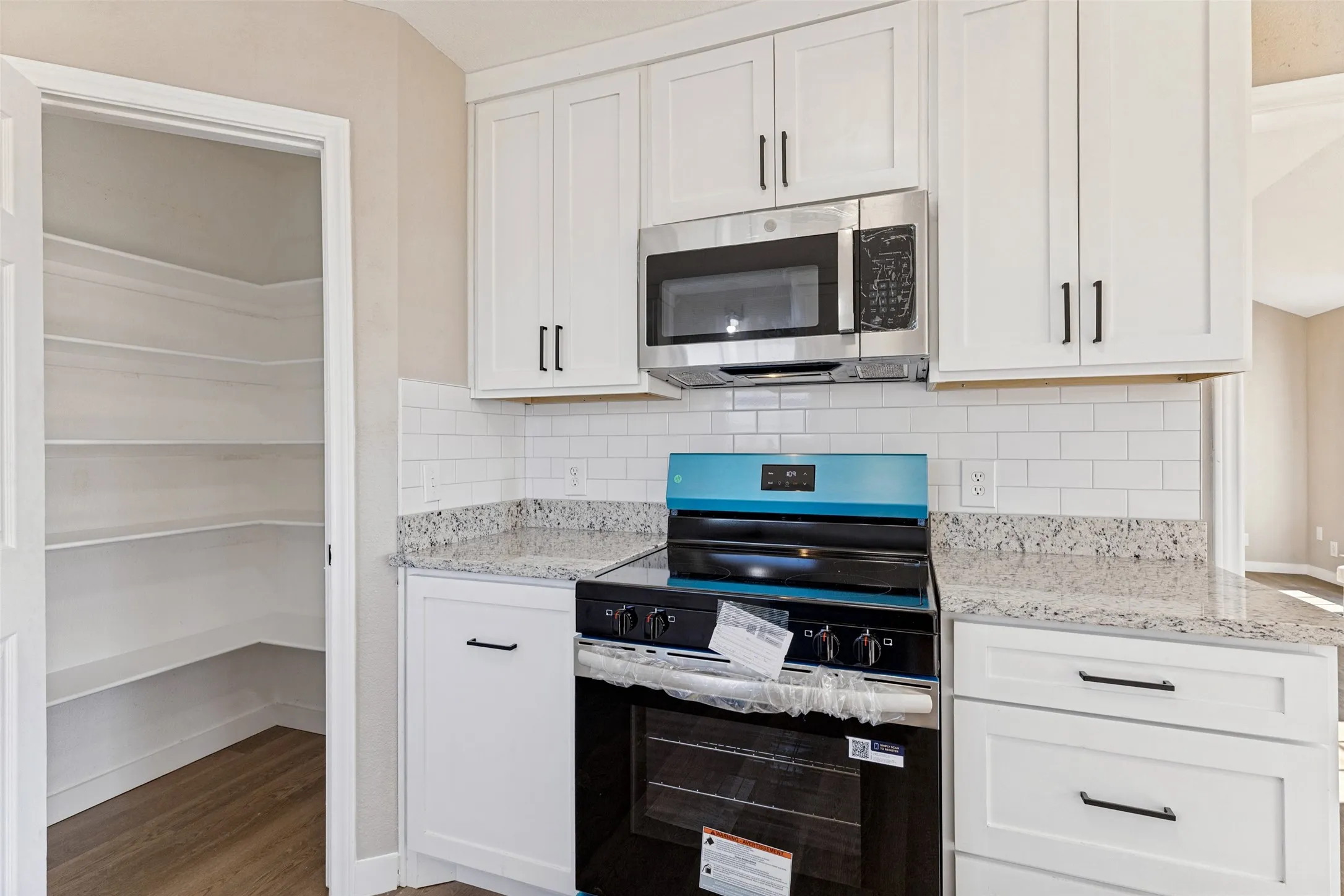 Single Family Residence For Sale in Tarrant County , 12169 Liberty School Road, Azle, Texas 76020, 3 Bedroom, 2 Bathroom, 2 Garage spaces, 1,617 Sqft, built in 1999, mls#21385301, Real Estate Agent in Azle, Homes For Sale in Tarrant county, Homes For Sale in Azle, Realtor in Azle Texas, Real Estate Brokerage Independent Realty Texas, Luminita Cordes Realtor