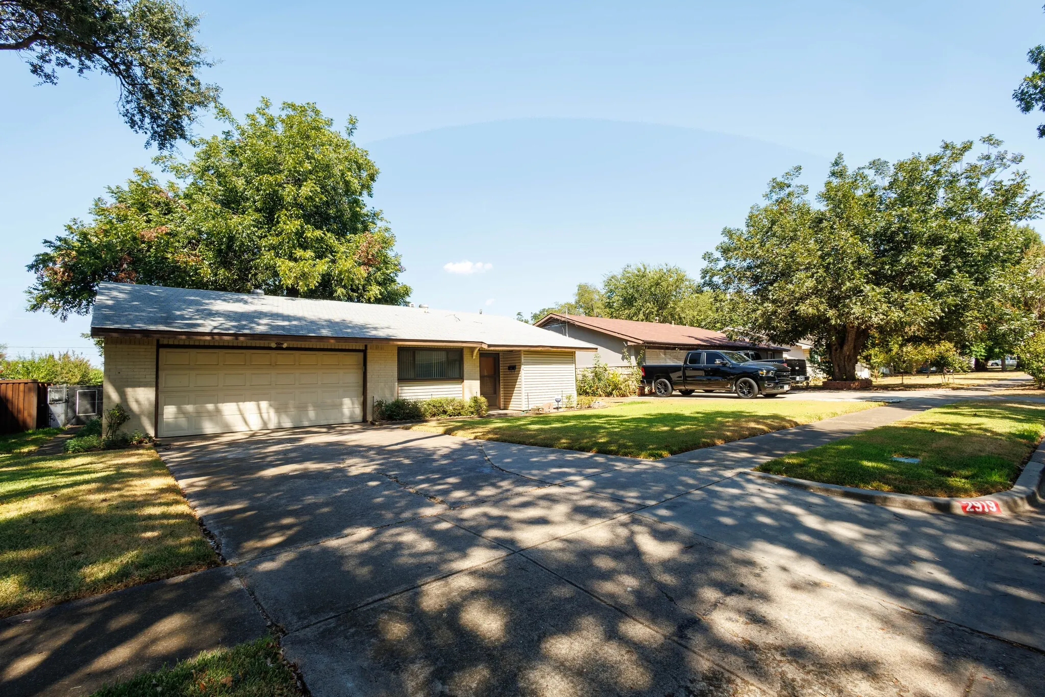 Single Family Residence For Sale in Dallas County , 2919 Bergen Lane, Farmers Branch, Texas 75234, 3 Bedroom, 2 Bathroom, 1 Garage spaces, 1,151 Sqft, built in 1961, mls#21385303, Real Estate Agent in Farmers Branch, Homes For Sale in Dallas county, Homes For Sale in Farmers Branch, Realtor in Farmers Branch Texas, Real Estate Brokerage Independent Realty Texas, Luminita Cordes Realtor