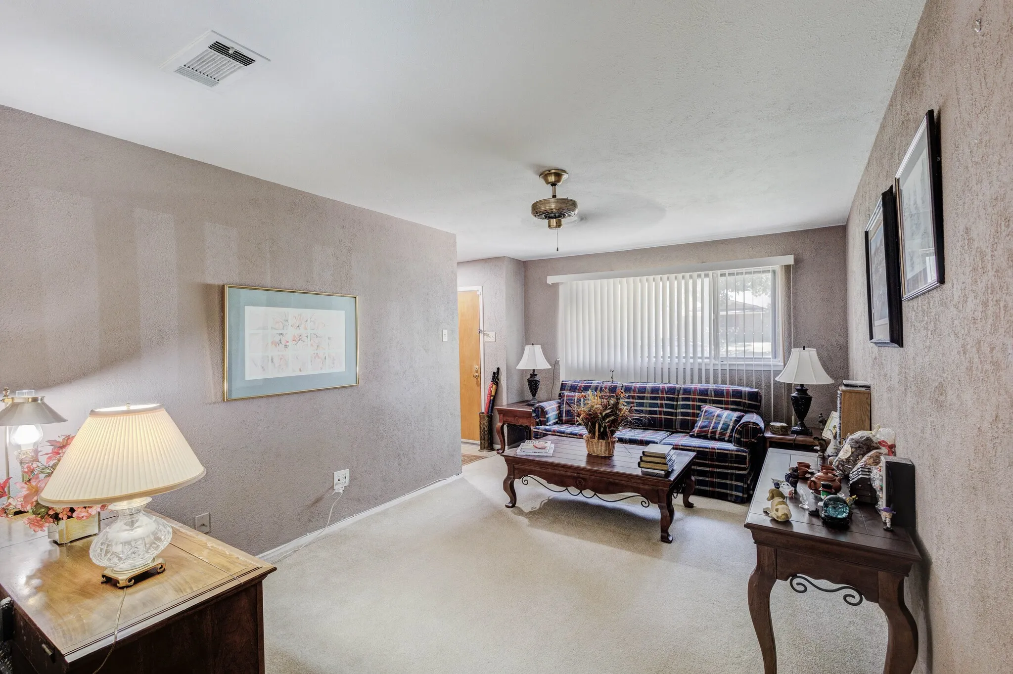 Single Family Residence For Sale in Dallas County , 2919 Bergen Lane, Farmers Branch, Texas 75234, 3 Bedroom, 2 Bathroom, 1 Garage spaces, 1,151 Sqft, built in 1961, mls#21385303, Real Estate Agent in Farmers Branch, Homes For Sale in Dallas county, Homes For Sale in Farmers Branch, Realtor in Farmers Branch Texas, Real Estate Brokerage Independent Realty Texas, Luminita Cordes Realtor