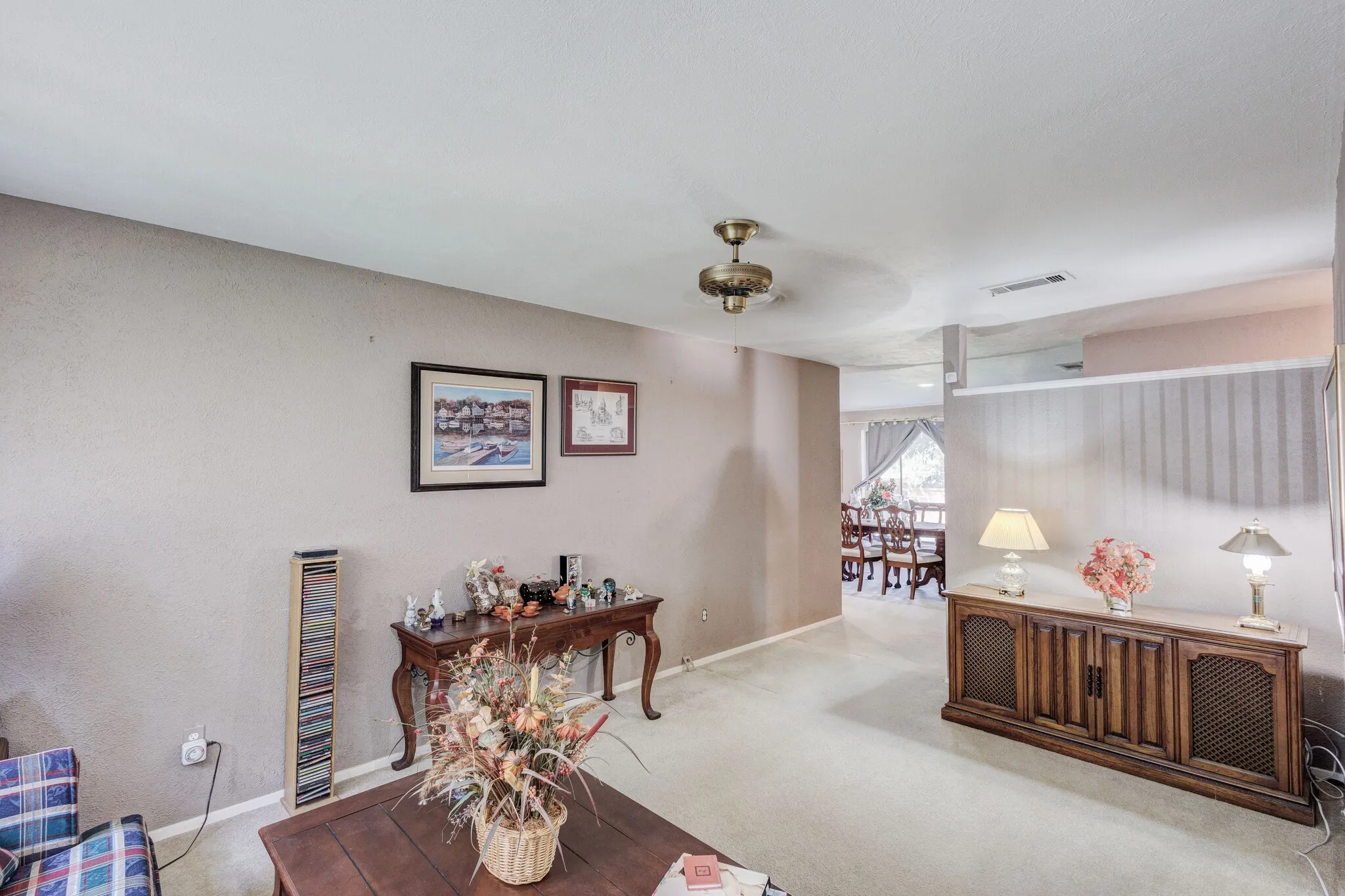 Single Family Residence For Sale in Dallas County , 2919 Bergen Lane, Farmers Branch, Texas 75234, 3 Bedroom, 2 Bathroom, 1 Garage spaces, 1,151 Sqft, built in 1961, mls#21385303, Real Estate Agent in Farmers Branch, Homes For Sale in Dallas county, Homes For Sale in Farmers Branch, Realtor in Farmers Branch Texas, Real Estate Brokerage Independent Realty Texas, Luminita Cordes Realtor