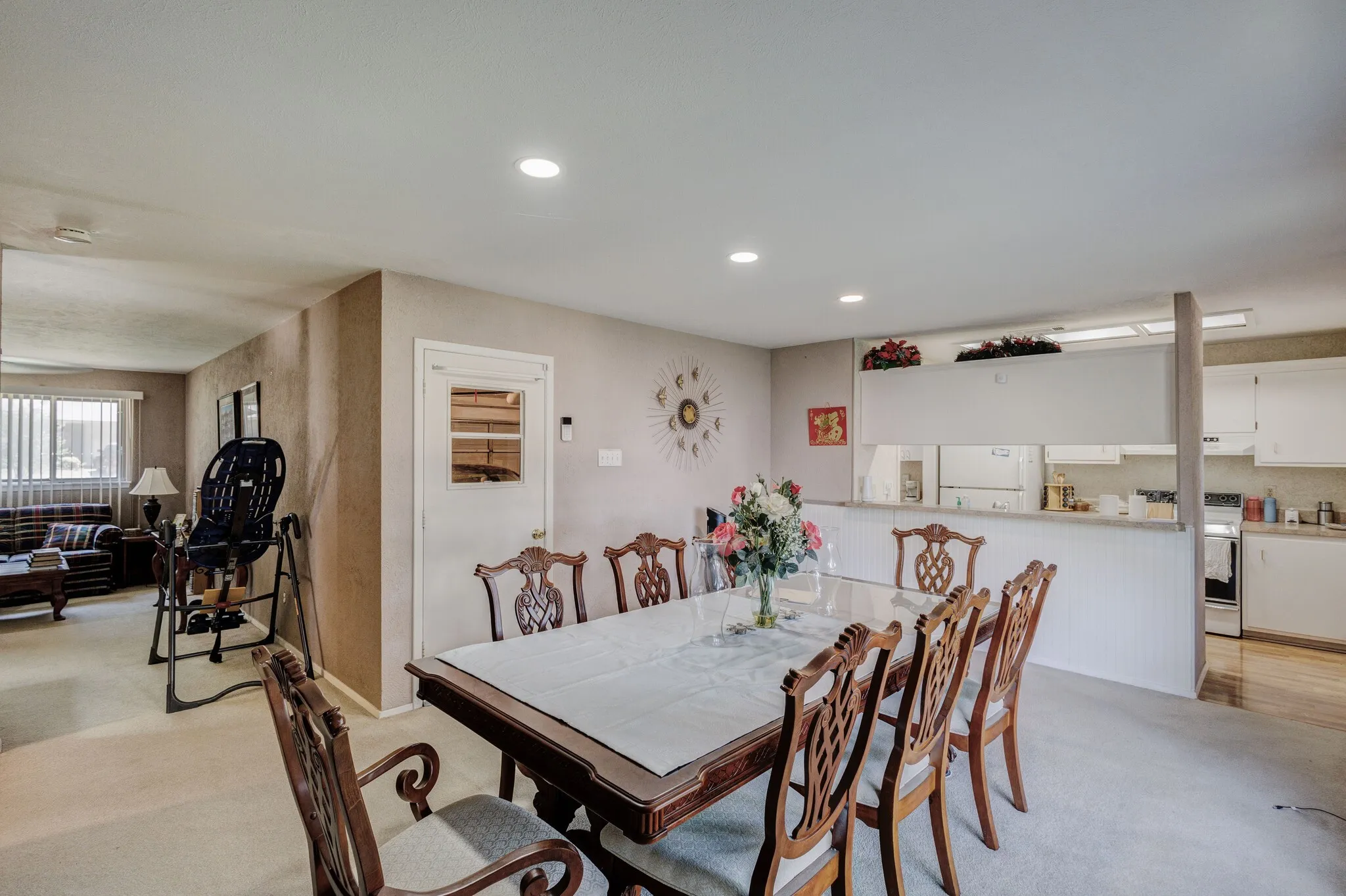 Single Family Residence For Sale in Dallas County , 2919 Bergen Lane, Farmers Branch, Texas 75234, 3 Bedroom, 2 Bathroom, 1 Garage spaces, 1,151 Sqft, built in 1961, mls#21385303, Real Estate Agent in Farmers Branch, Homes For Sale in Dallas county, Homes For Sale in Farmers Branch, Realtor in Farmers Branch Texas, Real Estate Brokerage Independent Realty Texas, Luminita Cordes Realtor