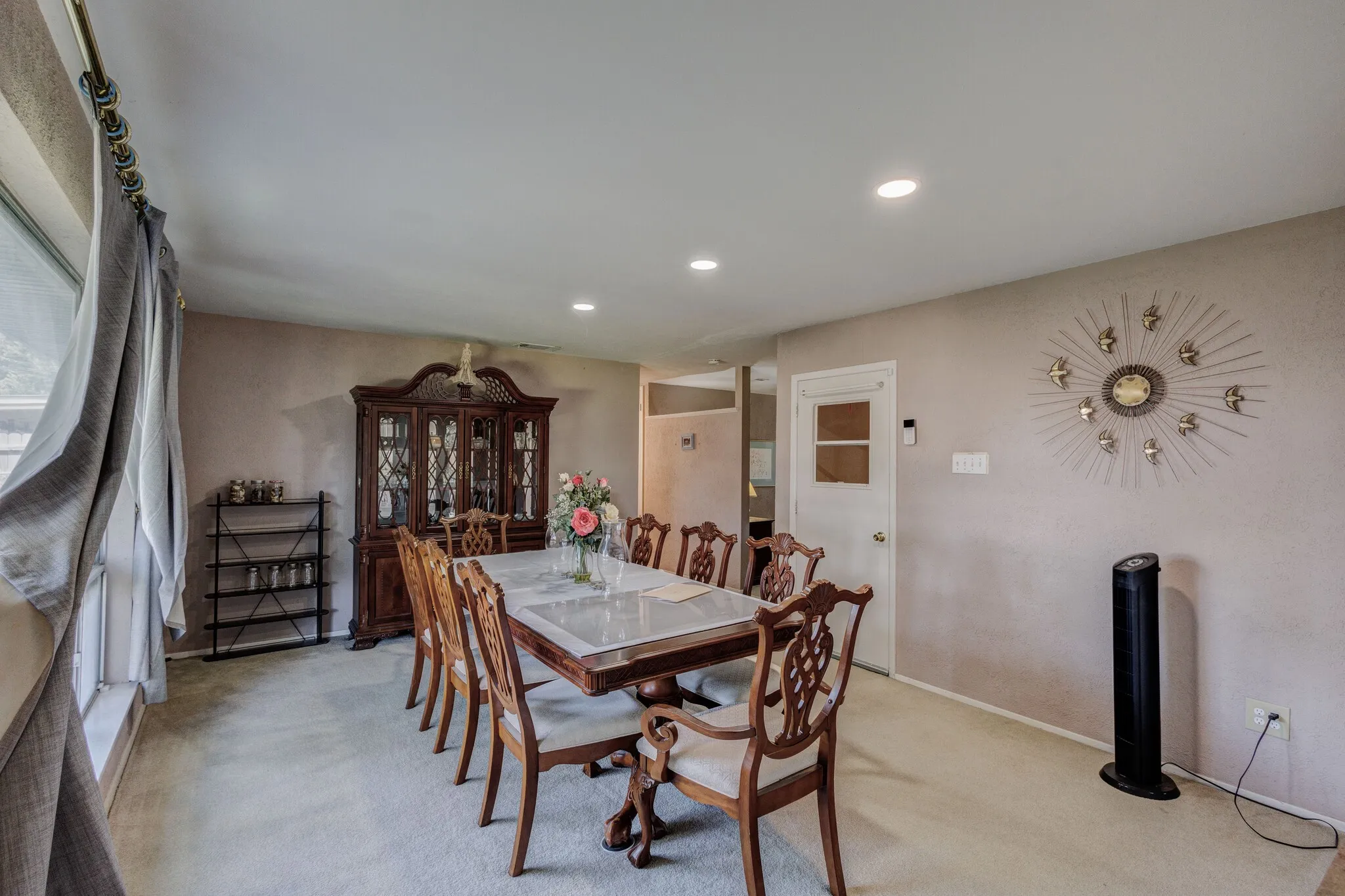 Single Family Residence For Sale in Dallas County , 2919 Bergen Lane, Farmers Branch, Texas 75234, 3 Bedroom, 2 Bathroom, 1 Garage spaces, 1,151 Sqft, built in 1961, mls#21385303, Real Estate Agent in Farmers Branch, Homes For Sale in Dallas county, Homes For Sale in Farmers Branch, Realtor in Farmers Branch Texas, Real Estate Brokerage Independent Realty Texas, Luminita Cordes Realtor