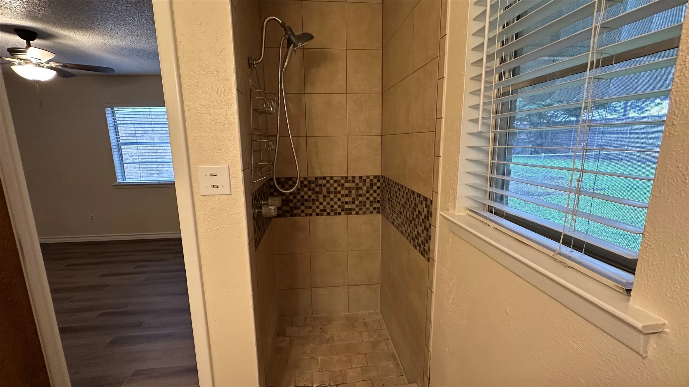 Single Family Residence For Rent in Tarrant County , 5916 Kary Lynn Drive S, Watauga, Texas 76148, 3 Bedroom, 2 Bathroom, 2 Garage spaces, 1,125 Sqft, built in 1975, mls#21385211, Real Estate Agent in Watauga, Homes For Rent in Tarrant county, Homes For Rent in Watauga, Realtor in Watauga Texas, Real Estate Brokerage Independent Realty Texas, Luminita Cordes Realtor