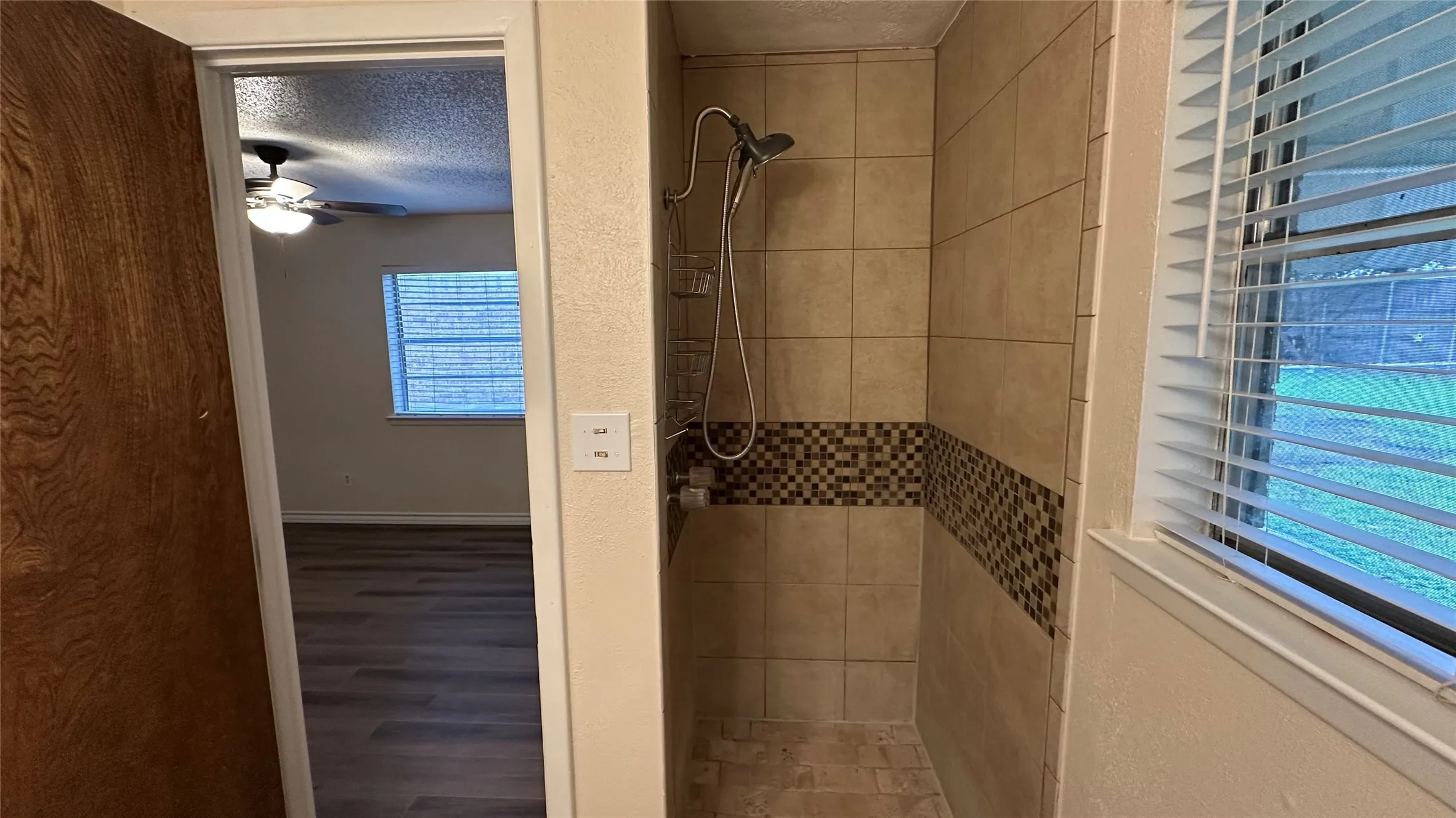 Single Family Residence For Rent in Tarrant County , 5916 Kary Lynn Drive S, Watauga, Texas 76148, 3 Bedroom, 2 Bathroom, 2 Garage spaces, 1,125 Sqft, built in 1975, mls#21385211, Real Estate Agent in Watauga, Homes For Rent in Tarrant county, Homes For Rent in Watauga, Realtor in Watauga Texas, Real Estate Brokerage Independent Realty Texas, Luminita Cordes Realtor