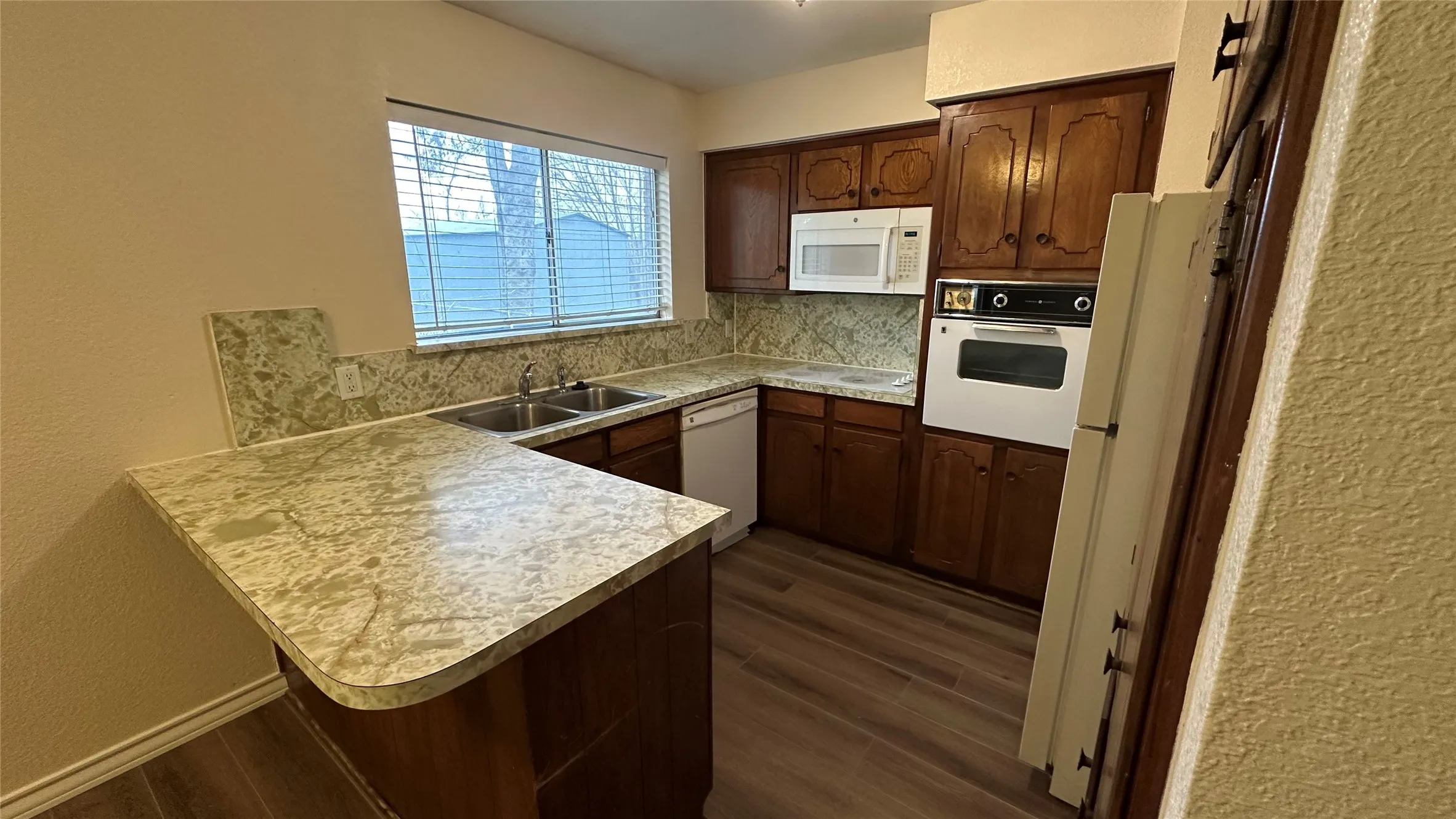 Single Family Residence For Rent in Tarrant County , 5916 Kary Lynn Drive S, Watauga, Texas 76148, 3 Bedroom, 2 Bathroom, 2 Garage spaces, 1,125 Sqft, built in 1975, mls#21385211, Real Estate Agent in Watauga, Homes For Rent in Tarrant county, Homes For Rent in Watauga, Realtor in Watauga Texas, Real Estate Brokerage Independent Realty Texas, Luminita Cordes Realtor
