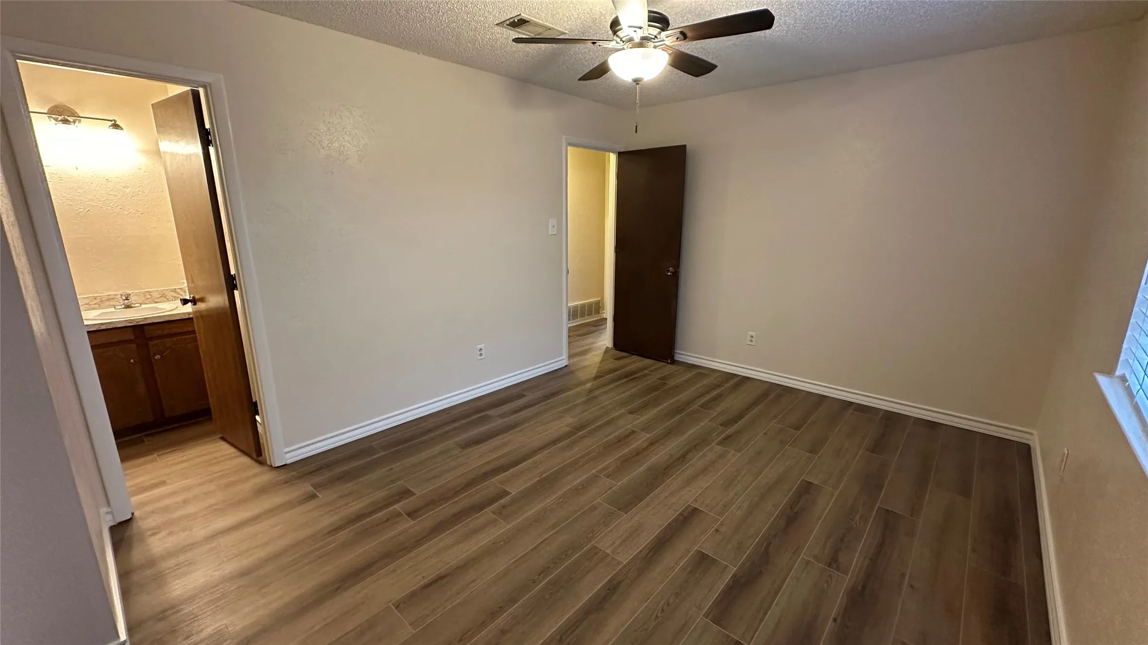 Single Family Residence For Rent in Tarrant County , 5916 Kary Lynn Drive S, Watauga, Texas 76148, 3 Bedroom, 2 Bathroom, 2 Garage spaces, 1,125 Sqft, built in 1975, mls#21385211, Real Estate Agent in Watauga, Homes For Rent in Tarrant county, Homes For Rent in Watauga, Realtor in Watauga Texas, Real Estate Brokerage Independent Realty Texas, Luminita Cordes Realtor
