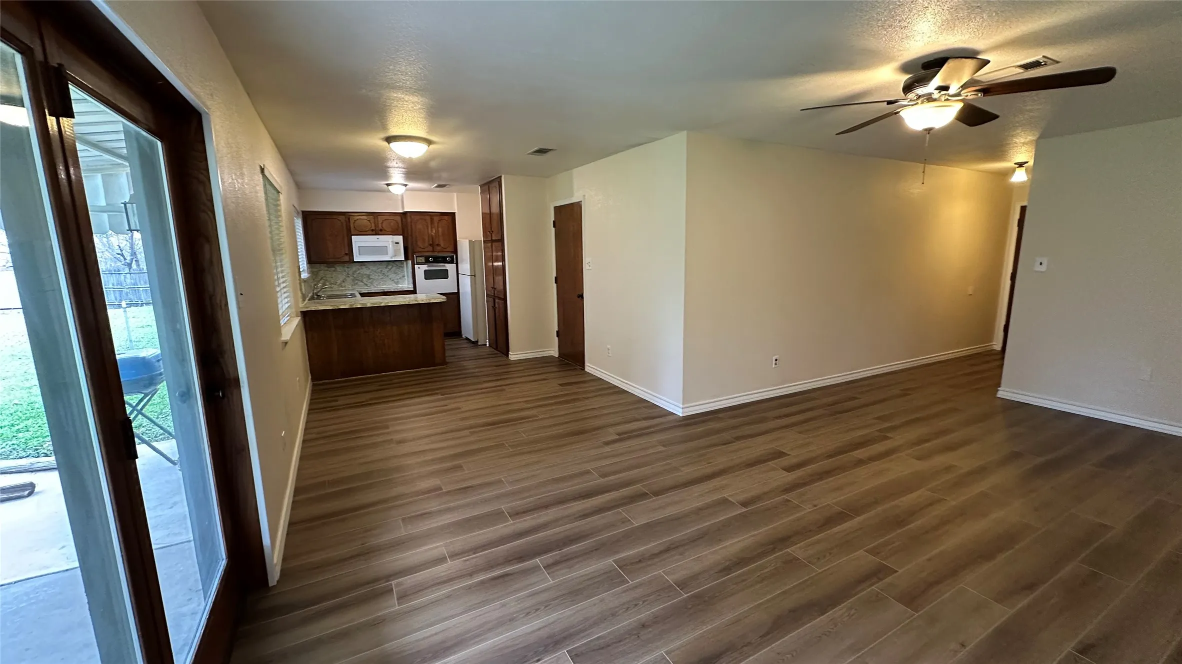 Single Family Residence For Rent in Tarrant County , 5916 Kary Lynn Drive S, Watauga, Texas 76148, 3 Bedroom, 2 Bathroom, 2 Garage spaces, 1,125 Sqft, built in 1975, mls#21385211, Real Estate Agent in Watauga, Homes For Rent in Tarrant county, Homes For Rent in Watauga, Realtor in Watauga Texas, Real Estate Brokerage Independent Realty Texas, Luminita Cordes Realtor