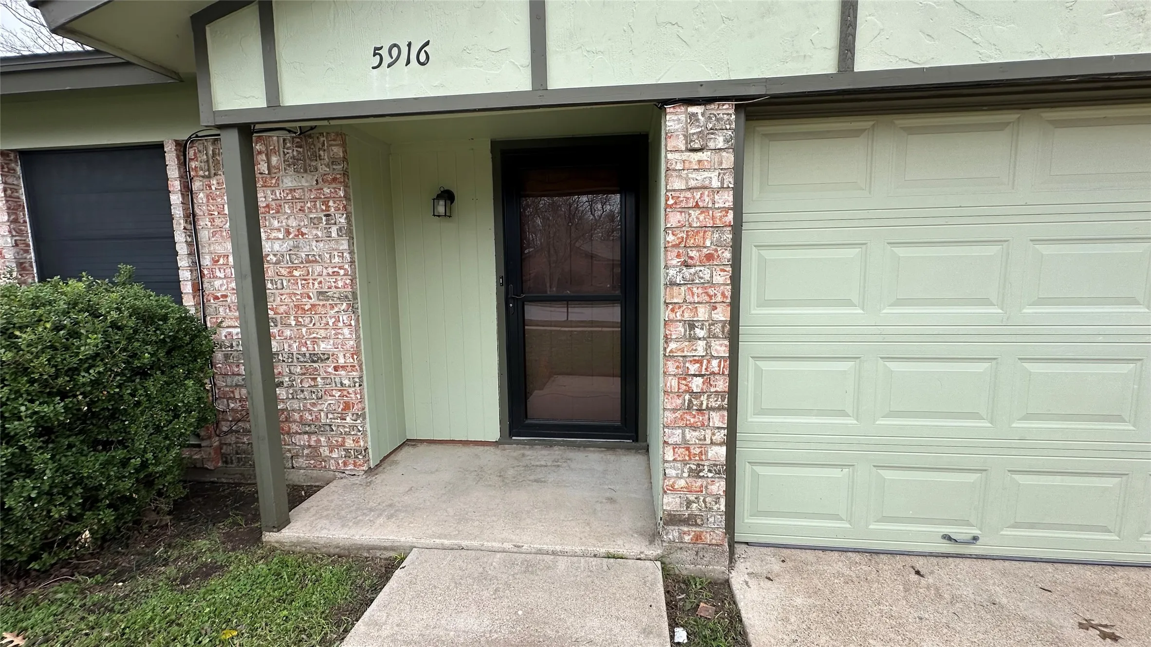 Single Family Residence For Rent in Tarrant County , 5916 Kary Lynn Drive S, Watauga, Texas 76148, 3 Bedroom, 2 Bathroom, 2 Garage spaces, 1,125 Sqft, built in 1975, mls#21385211, Real Estate Agent in Watauga, Homes For Rent in Tarrant county, Homes For Rent in Watauga, Realtor in Watauga Texas, Real Estate Brokerage Independent Realty Texas, Luminita Cordes Realtor