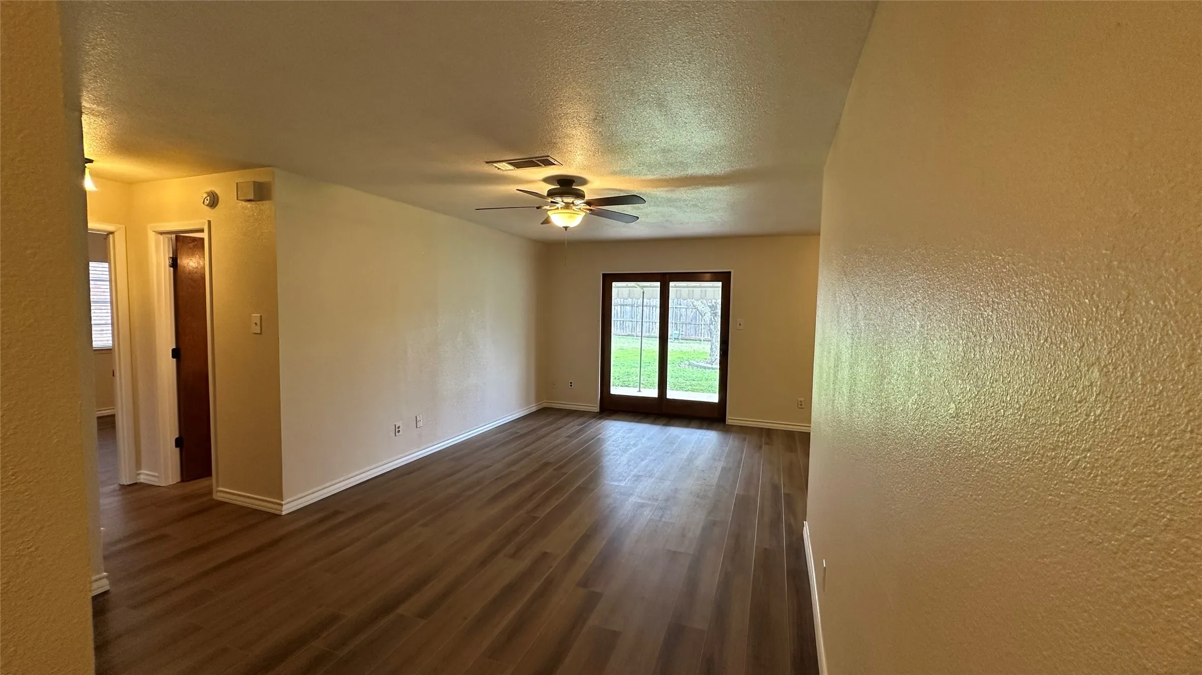 Single Family Residence For Rent in Tarrant County , 5916 Kary Lynn Drive S, Watauga, Texas 76148, 3 Bedroom, 2 Bathroom, 2 Garage spaces, 1,125 Sqft, built in 1975, mls#21385211, Real Estate Agent in Watauga, Homes For Rent in Tarrant county, Homes For Rent in Watauga, Realtor in Watauga Texas, Real Estate Brokerage Independent Realty Texas, Luminita Cordes Realtor