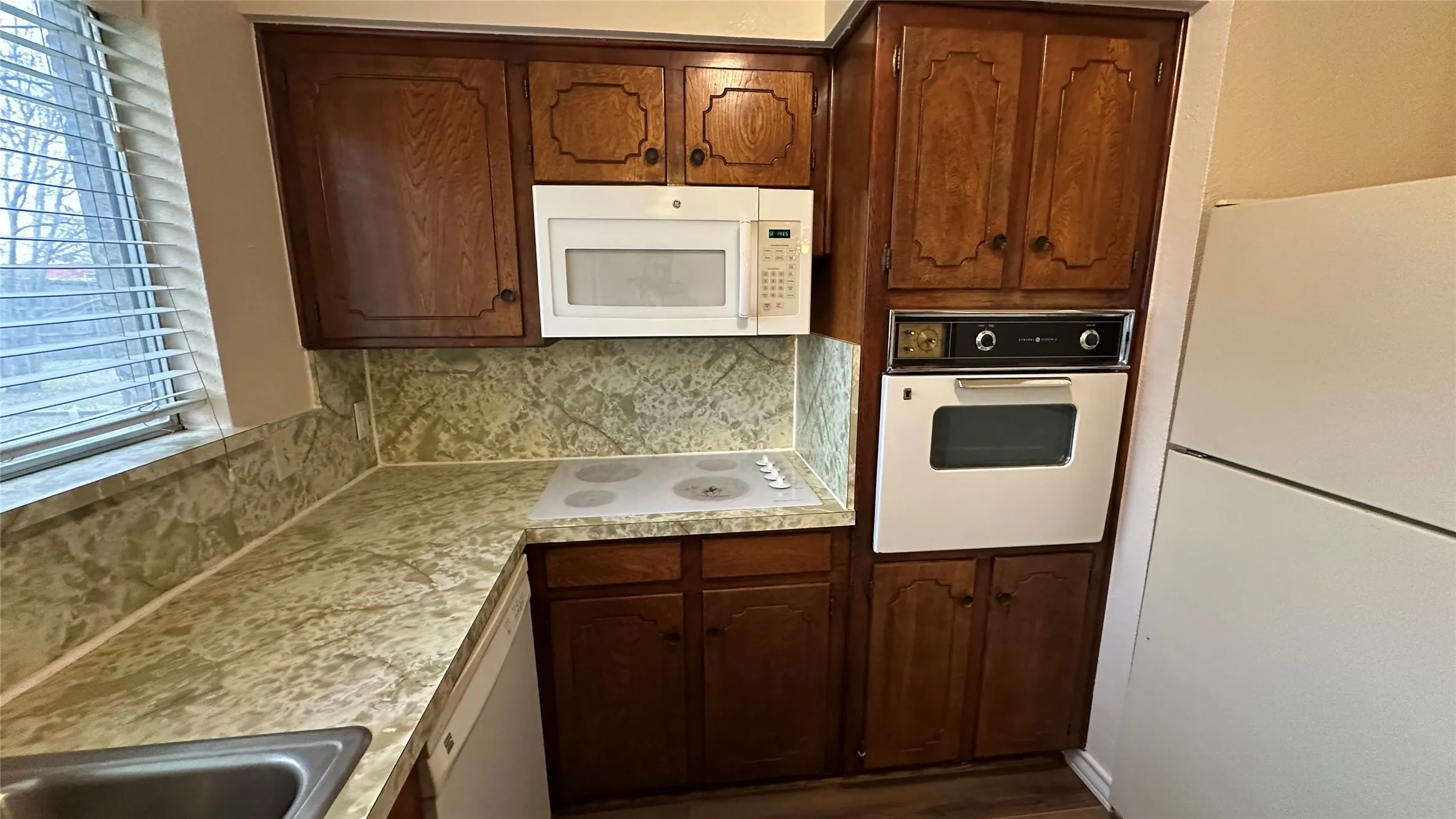 Single Family Residence For Rent in Tarrant County , 5916 Kary Lynn Drive S, Watauga, Texas 76148, 3 Bedroom, 2 Bathroom, 2 Garage spaces, 1,125 Sqft, built in 1975, mls#21385211, Real Estate Agent in Watauga, Homes For Rent in Tarrant county, Homes For Rent in Watauga, Realtor in Watauga Texas, Real Estate Brokerage Independent Realty Texas, Luminita Cordes Realtor