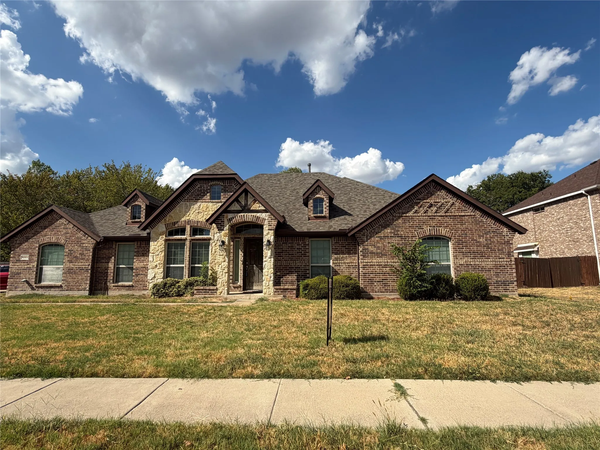 Single Family Residence For Sale in Dallas County , 1253 Carriage Creek Drive, De Soto, Texas 75115, 4 Bedroom, 2 Bathroom, 2 Garage spaces, 2,069 Sqft, built in 2016, mls#21359869, Real Estate Agent in De Soto, Homes For Sale in Dallas county, Homes For Sale in De Soto, Realtor in De Soto Texas, Real Estate Brokerage Independent Realty Texas, Luminita Cordes Realtor
