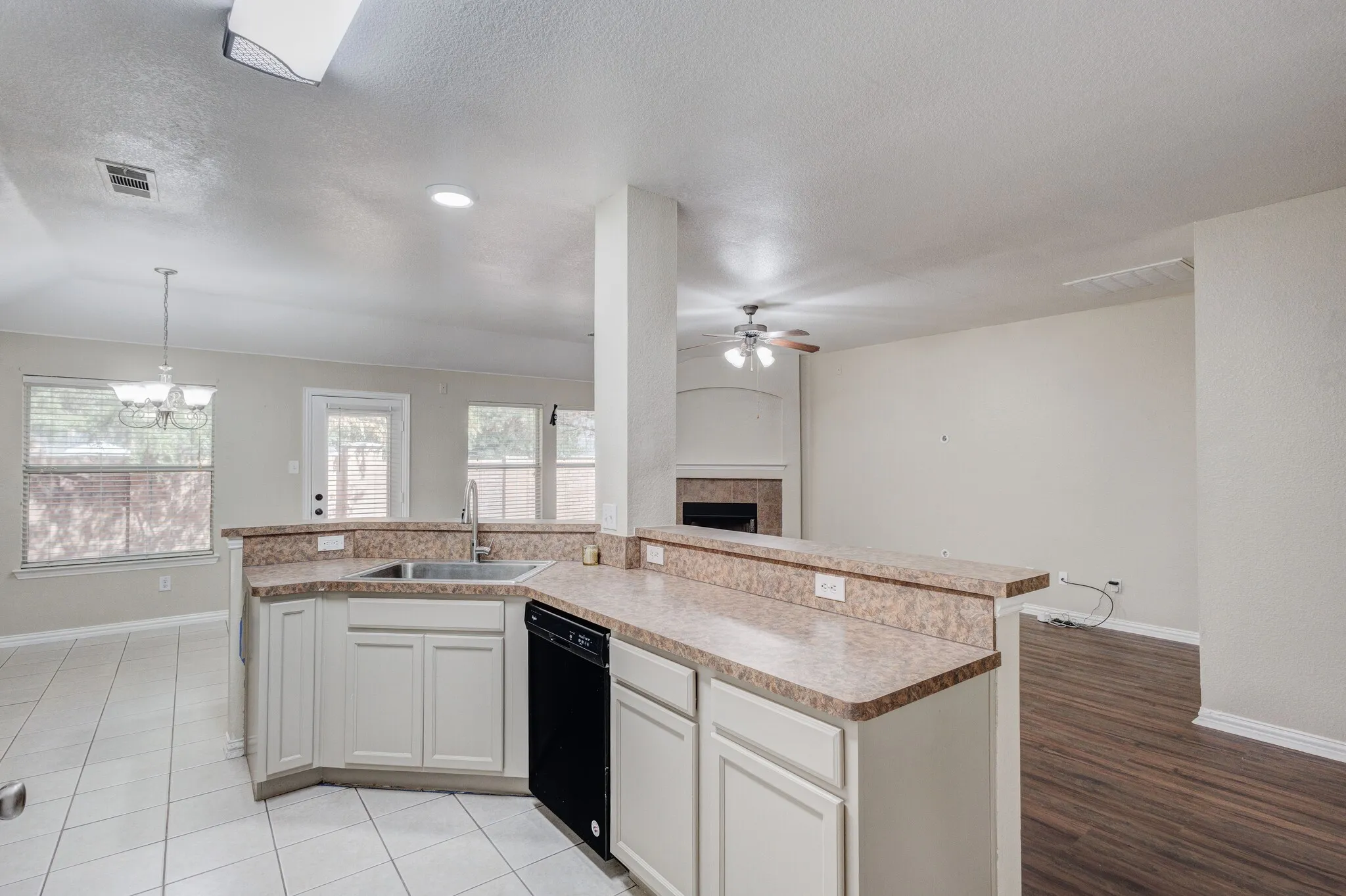 Single Family Residence For Rent in Denton County , 5408 Shepherd Place, Flower Mound, Texas 75028, 3 Bedroom, 2 Bathroom, 2 Garage spaces, 1,518 Sqft, built in 2004, mls#21385306, Real Estate Agent in Flower Mound, Homes For Rent in Denton county, Homes For Rent in Flower Mound, Realtor in Flower Mound Texas, Real Estate Brokerage Independent Realty Texas, Luminita Cordes Realtor