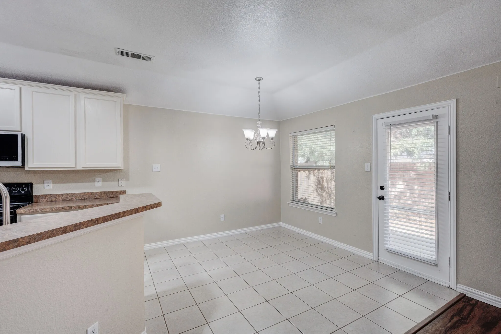Single Family Residence For Rent in Denton County , 5408 Shepherd Place, Flower Mound, Texas 75028, 3 Bedroom, 2 Bathroom, 2 Garage spaces, 1,518 Sqft, built in 2004, mls#21385306, Real Estate Agent in Flower Mound, Homes For Rent in Denton county, Homes For Rent in Flower Mound, Realtor in Flower Mound Texas, Real Estate Brokerage Independent Realty Texas, Luminita Cordes Realtor