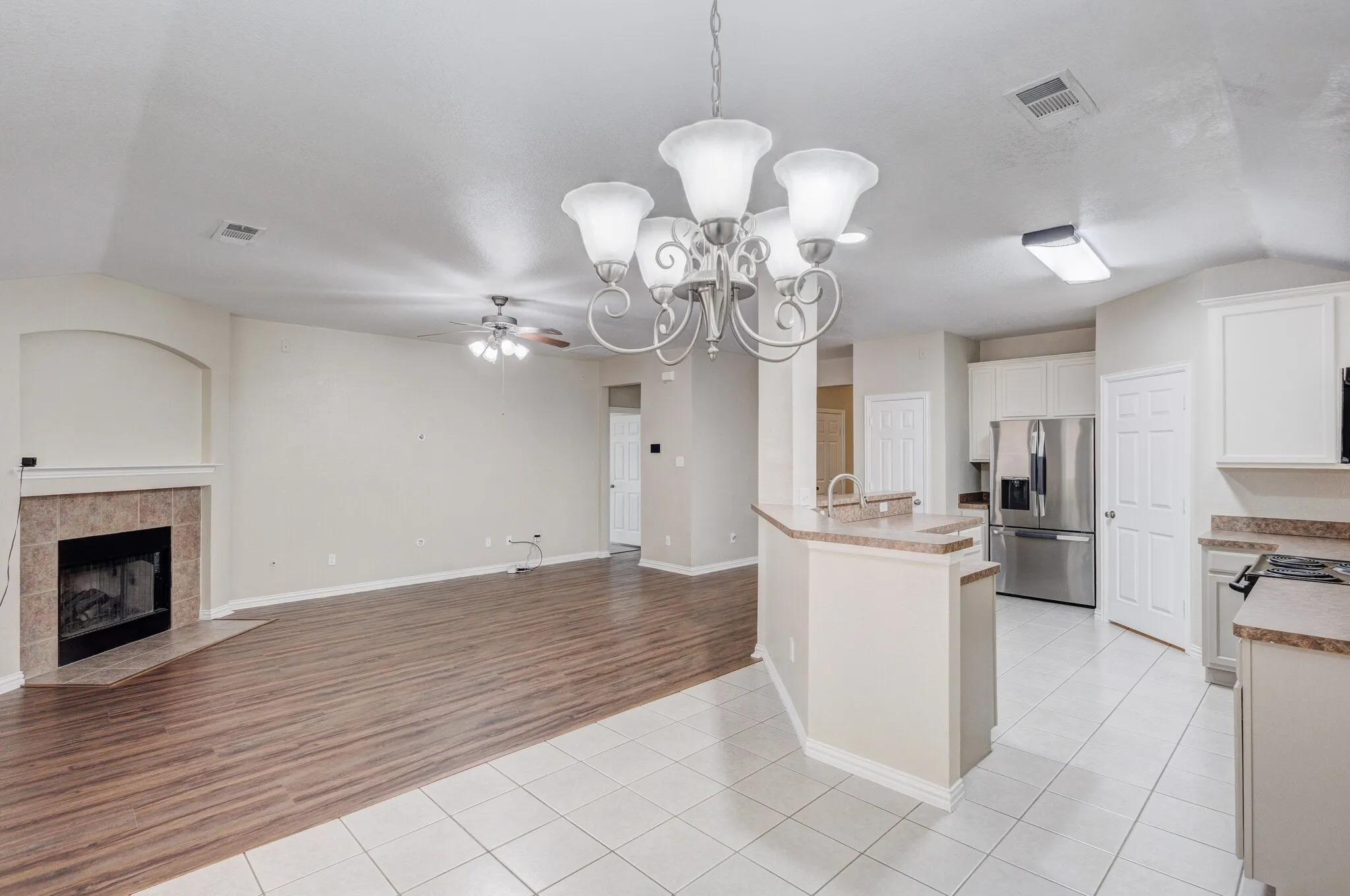 Single Family Residence For Rent in Denton County , 5408 Shepherd Place, Flower Mound, Texas 75028, 3 Bedroom, 2 Bathroom, 2 Garage spaces, 1,518 Sqft, built in 2004, mls#21385306, Real Estate Agent in Flower Mound, Homes For Rent in Denton county, Homes For Rent in Flower Mound, Realtor in Flower Mound Texas, Real Estate Brokerage Independent Realty Texas, Luminita Cordes Realtor