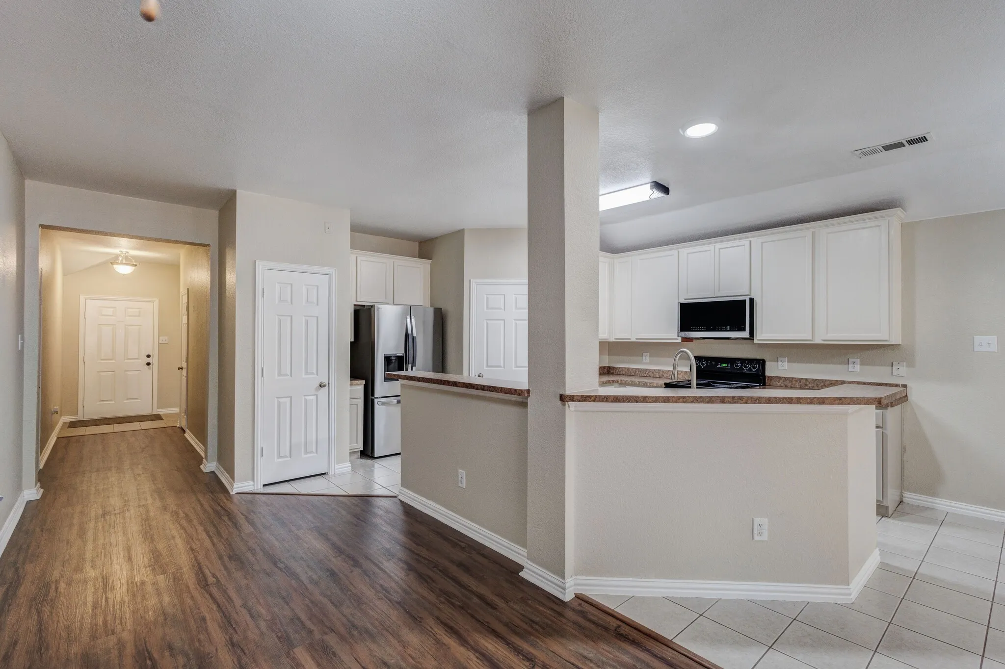 Single Family Residence For Rent in Denton County , 5408 Shepherd Place, Flower Mound, Texas 75028, 3 Bedroom, 2 Bathroom, 2 Garage spaces, 1,518 Sqft, built in 2004, mls#21385306, Real Estate Agent in Flower Mound, Homes For Rent in Denton county, Homes For Rent in Flower Mound, Realtor in Flower Mound Texas, Real Estate Brokerage Independent Realty Texas, Luminita Cordes Realtor
