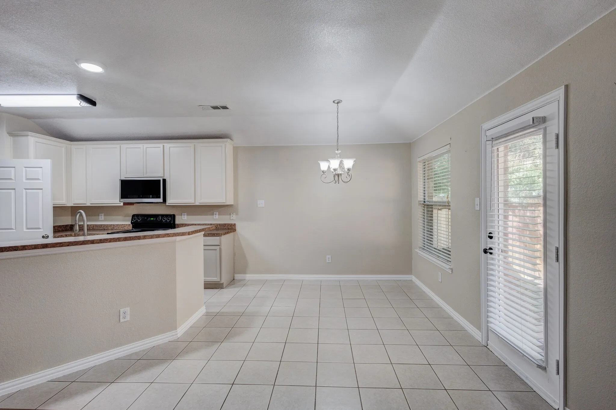 Single Family Residence For Rent in Denton County , 5408 Shepherd Place, Flower Mound, Texas 75028, 3 Bedroom, 2 Bathroom, 2 Garage spaces, 1,518 Sqft, built in 2004, mls#21385306, Real Estate Agent in Flower Mound, Homes For Rent in Denton county, Homes For Rent in Flower Mound, Realtor in Flower Mound Texas, Real Estate Brokerage Independent Realty Texas, Luminita Cordes Realtor