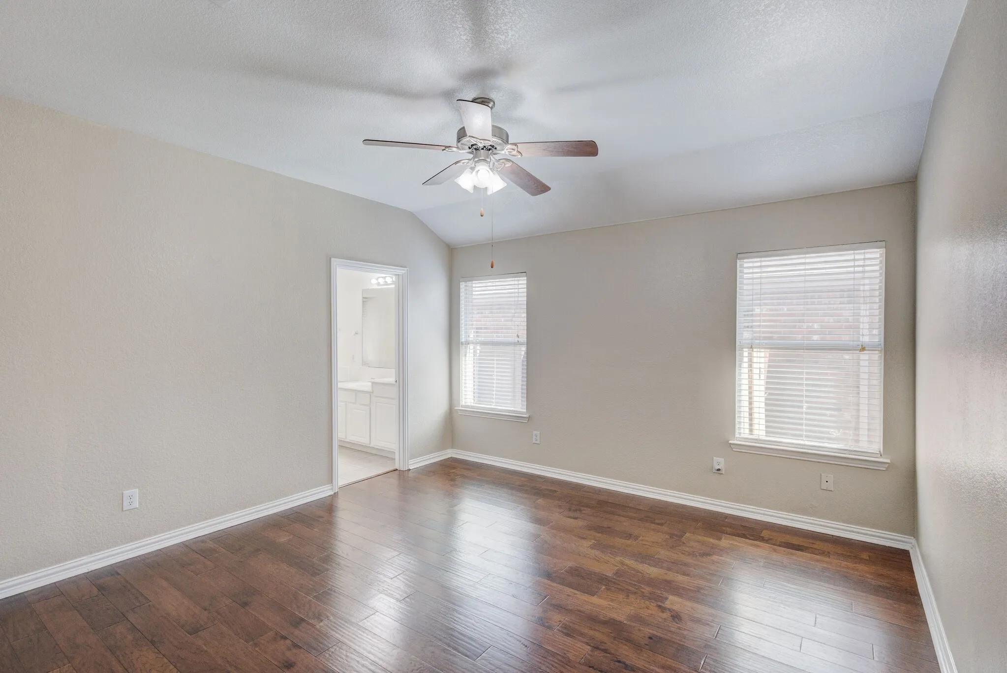 Single Family Residence For Rent in Denton County , 5408 Shepherd Place, Flower Mound, Texas 75028, 3 Bedroom, 2 Bathroom, 2 Garage spaces, 1,518 Sqft, built in 2004, mls#21385306, Real Estate Agent in Flower Mound, Homes For Rent in Denton county, Homes For Rent in Flower Mound, Realtor in Flower Mound Texas, Real Estate Brokerage Independent Realty Texas, Luminita Cordes Realtor