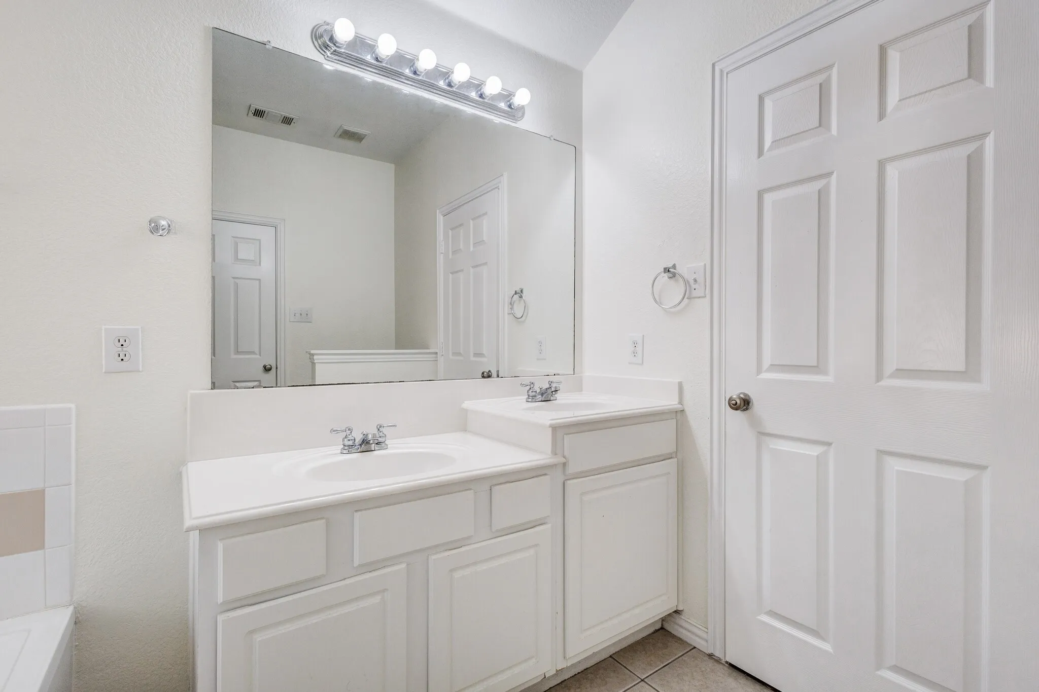 Single Family Residence For Rent in Denton County , 5408 Shepherd Place, Flower Mound, Texas 75028, 3 Bedroom, 2 Bathroom, 2 Garage spaces, 1,518 Sqft, built in 2004, mls#21385306, Real Estate Agent in Flower Mound, Homes For Rent in Denton county, Homes For Rent in Flower Mound, Realtor in Flower Mound Texas, Real Estate Brokerage Independent Realty Texas, Luminita Cordes Realtor