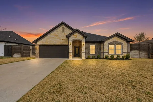 Single Family Residence For Sale in Dallas County , 3247 Darvany Drive, Dallas, Texas 75220, 3 Bedroom, 3 Bathroom, 2 Garage spaces, 1,991 Sqft, built in 2021, mls#21385282, Real Estate Agent in Dallas, Homes For Sale in Dallas county, Homes For Sale in Dallas, Realtor in Dallas Texas, Real Estate Brokerage Independent Realty Texas, Luminita Cordes Realtor