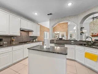 Single Family Residence For Sale in Dallas County , 416 Shadow Creek Drive, De Soto, Texas 75115, 6 Bedroom, 4 Bathroom, 2 Garage spaces, 4,278 Sqft, built in 2016, mls#21385290, Real Estate Agent in De Soto, Homes For Sale in Dallas county, Homes For Sale in De Soto, Realtor in De Soto Texas, Real Estate Brokerage Independent Realty Texas, Luminita Cordes Realtor