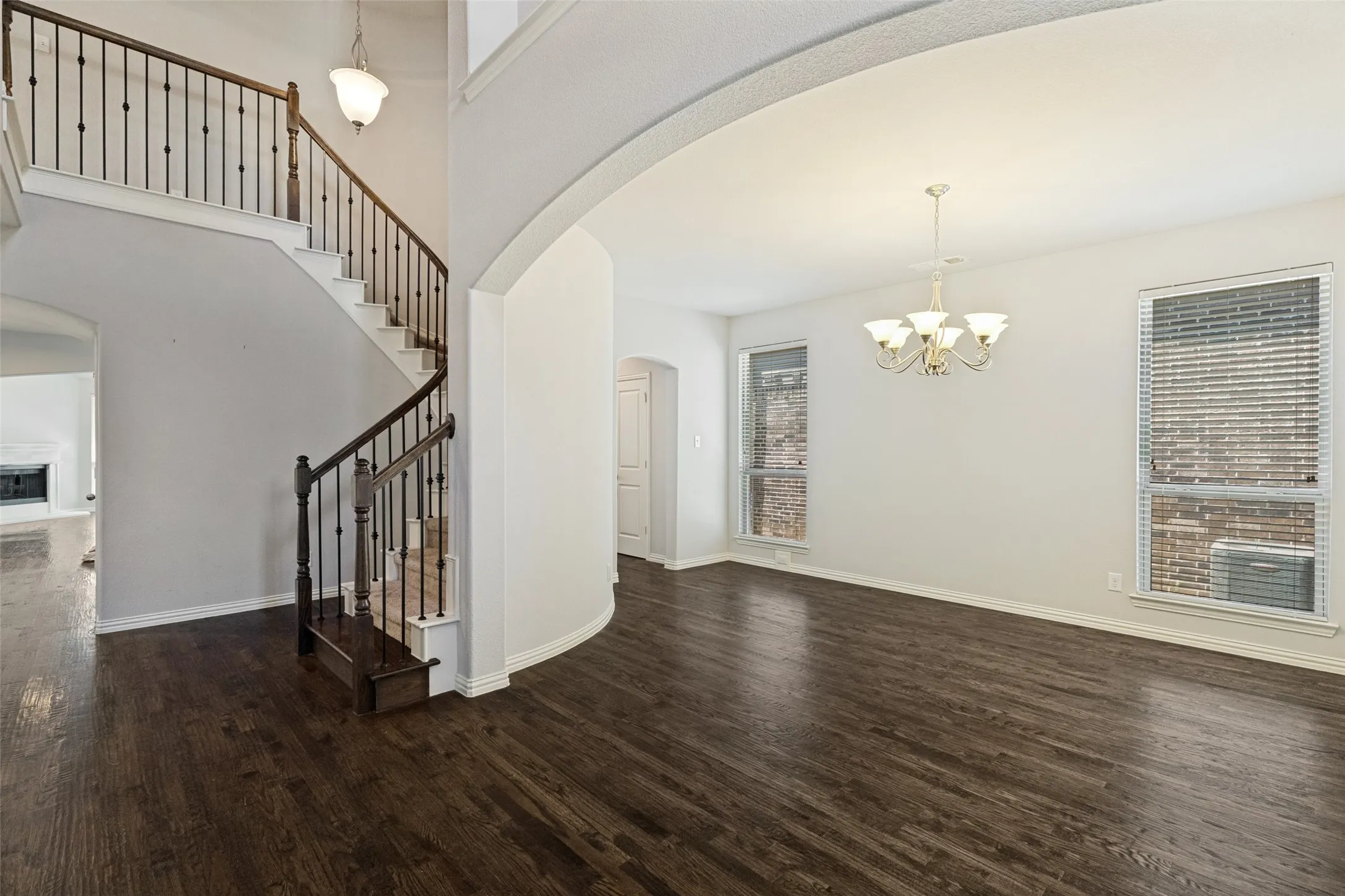 A picture's worth a thousand words! Living is easy in this impressive, generously spacious home. Natural light with floor to ceiling windows and an open concept unifying your living area and kitchen.