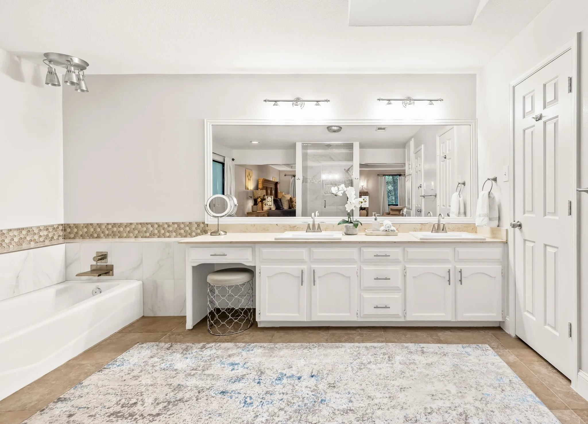 Dual vanity with integrated sinks and a large framed mirror