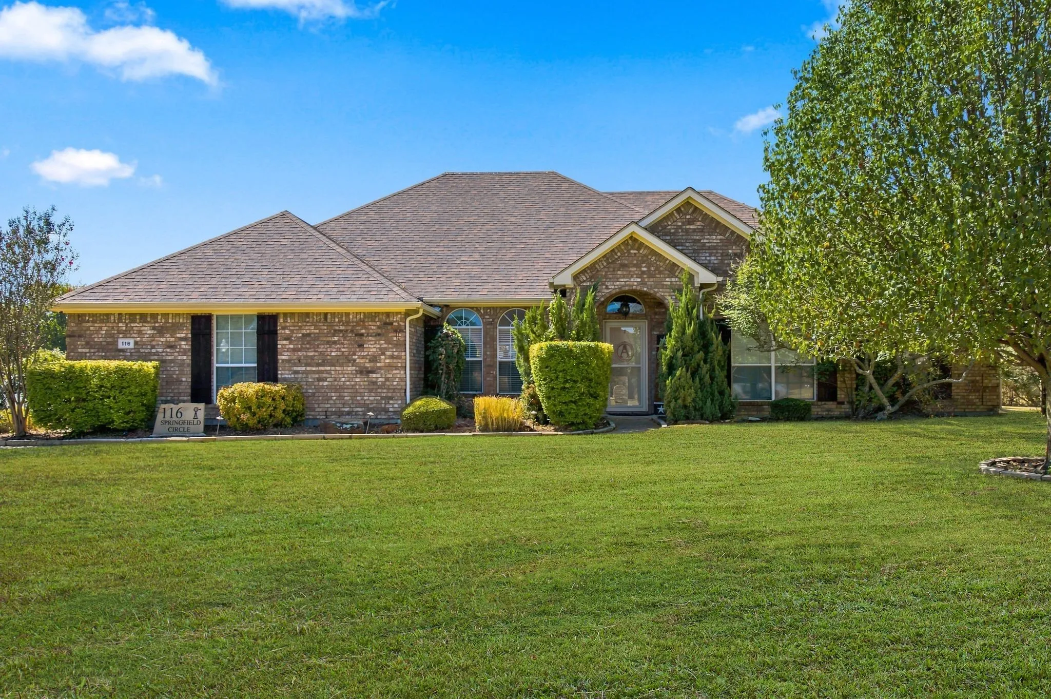 Single Family Residence For Sale in Ellis County , 116 Springfield Circle, Red Oak, Texas 75165, 4 Bedroom, 2 Bathroom, 2 Garage spaces, 2,464 Sqft, built in 2004, mls#21385319, Real Estate Agent in Red Oak, Homes For Sale in Ellis county, Homes For Sale in Red Oak, Realtor in Red Oak Texas, Real Estate Brokerage Independent Realty Texas, Luminita Cordes Realtor
