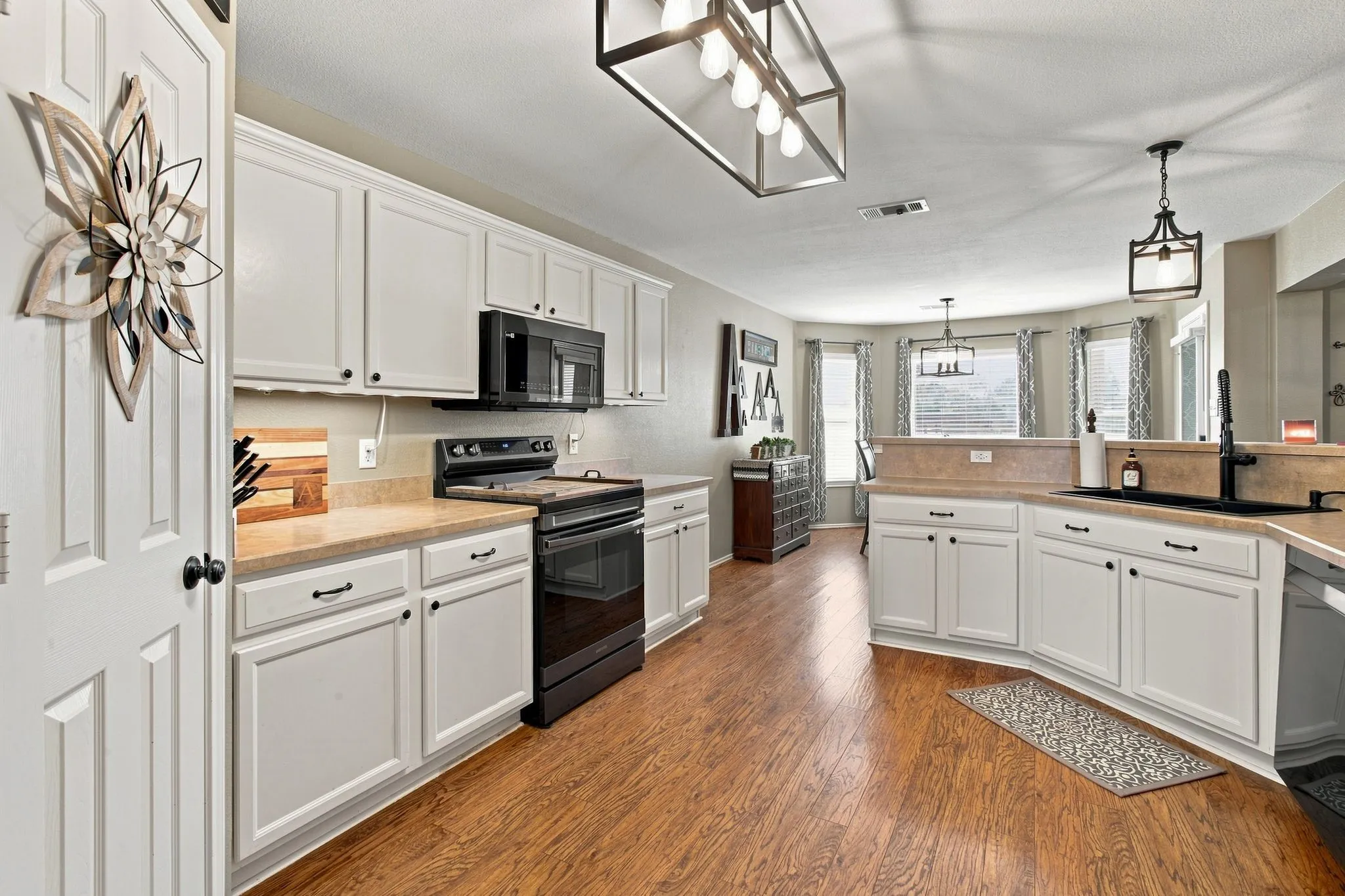 Single Family Residence For Sale in Ellis County , 116 Springfield Circle, Red Oak, Texas 75165, 4 Bedroom, 2 Bathroom, 2 Garage spaces, 2,464 Sqft, built in 2004, mls#21385319, Real Estate Agent in Red Oak, Homes For Sale in Ellis county, Homes For Sale in Red Oak, Realtor in Red Oak Texas, Real Estate Brokerage Independent Realty Texas, Luminita Cordes Realtor