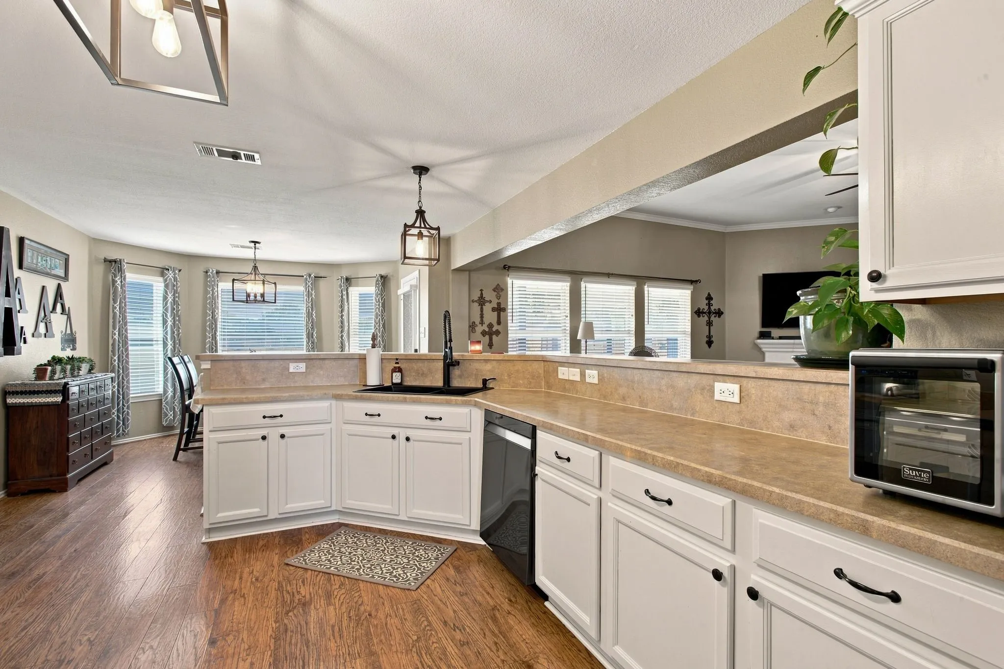 Single Family Residence For Sale in Ellis County , 116 Springfield Circle, Red Oak, Texas 75165, 4 Bedroom, 2 Bathroom, 2 Garage spaces, 2,464 Sqft, built in 2004, mls#21385319, Real Estate Agent in Red Oak, Homes For Sale in Ellis county, Homes For Sale in Red Oak, Realtor in Red Oak Texas, Real Estate Brokerage Independent Realty Texas, Luminita Cordes Realtor