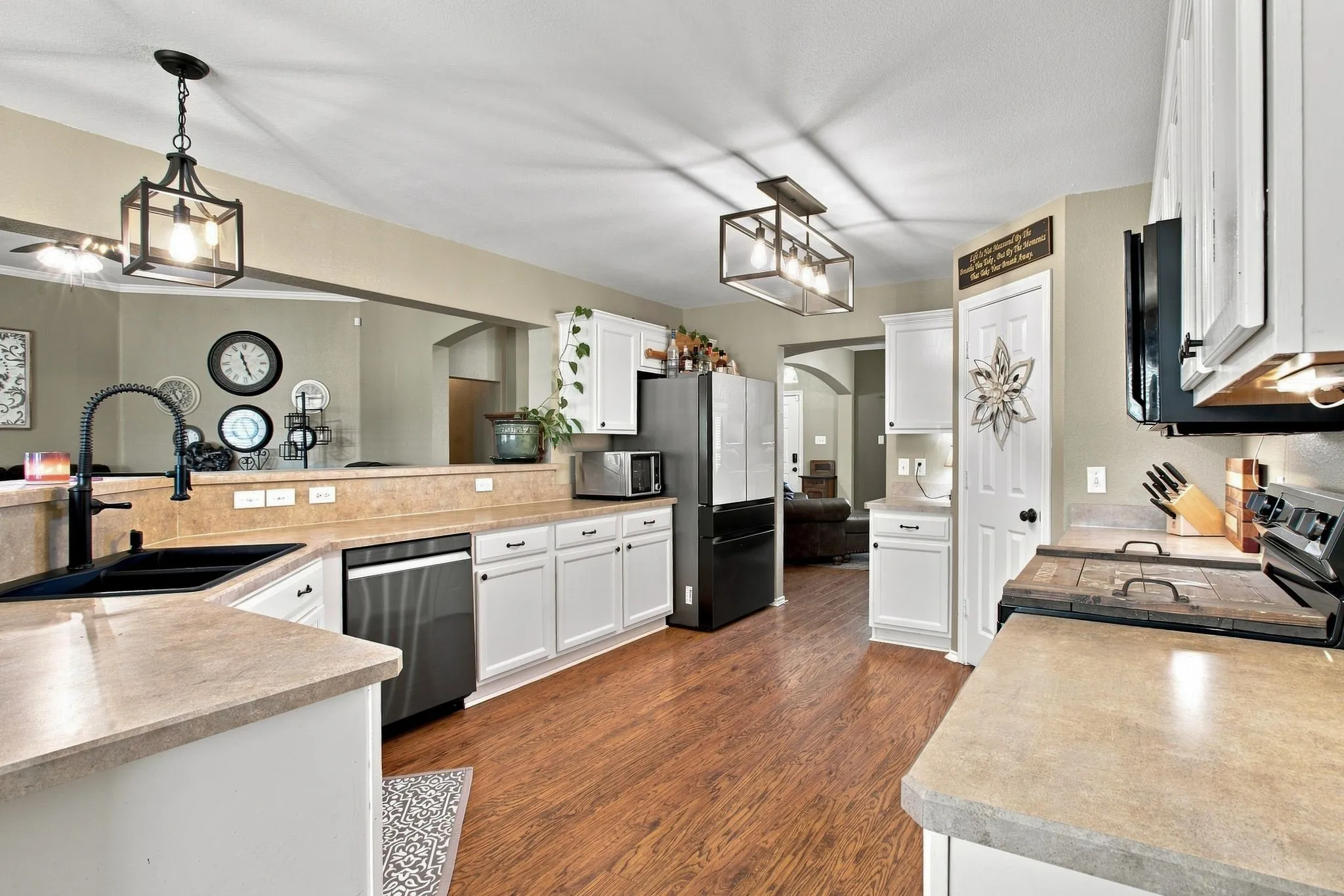 Single Family Residence For Sale in Ellis County , 116 Springfield Circle, Red Oak, Texas 75165, 4 Bedroom, 2 Bathroom, 2 Garage spaces, 2,464 Sqft, built in 2004, mls#21385319, Real Estate Agent in Red Oak, Homes For Sale in Ellis county, Homes For Sale in Red Oak, Realtor in Red Oak Texas, Real Estate Brokerage Independent Realty Texas, Luminita Cordes Realtor