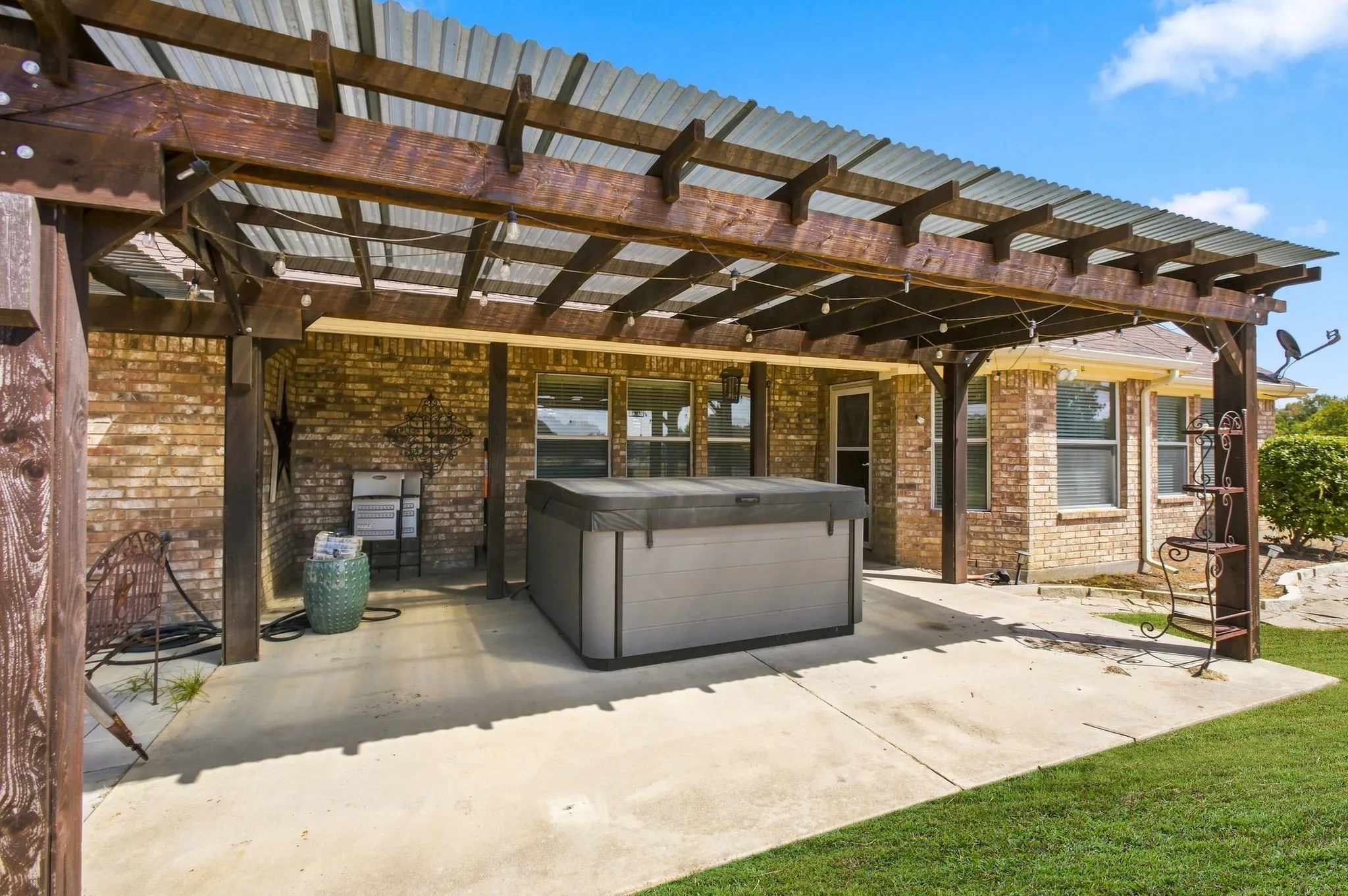 Single Family Residence For Sale in Ellis County , 116 Springfield Circle, Red Oak, Texas 75165, 4 Bedroom, 2 Bathroom, 2 Garage spaces, 2,464 Sqft, built in 2004, mls#21385319, Real Estate Agent in Red Oak, Homes For Sale in Ellis county, Homes For Sale in Red Oak, Realtor in Red Oak Texas, Real Estate Brokerage Independent Realty Texas, Luminita Cordes Realtor