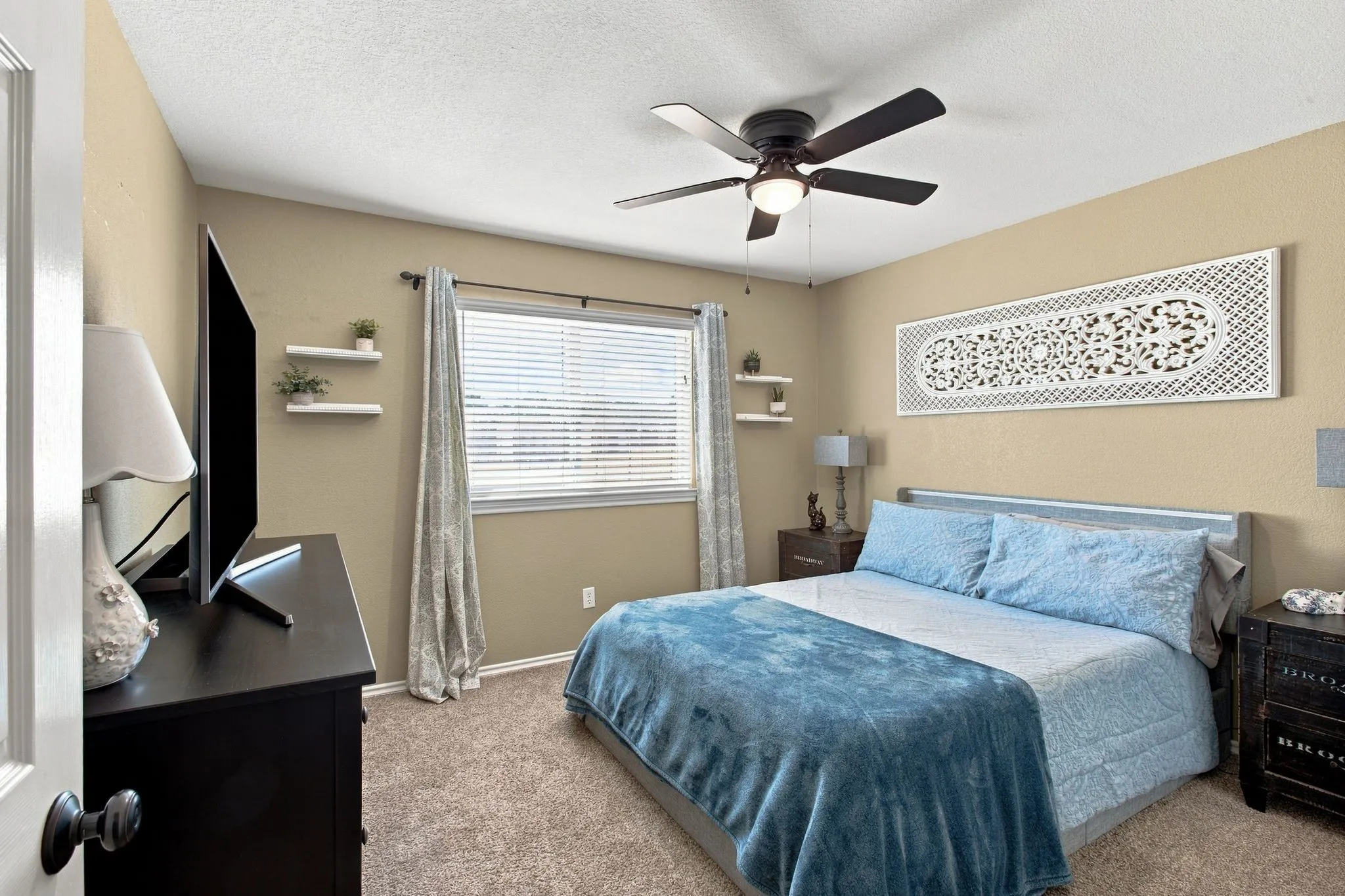 Single Family Residence For Sale in Ellis County , 116 Springfield Circle, Red Oak, Texas 75165, 4 Bedroom, 2 Bathroom, 2 Garage spaces, 2,464 Sqft, built in 2004, mls#21385319, Real Estate Agent in Red Oak, Homes For Sale in Ellis county, Homes For Sale in Red Oak, Realtor in Red Oak Texas, Real Estate Brokerage Independent Realty Texas, Luminita Cordes Realtor