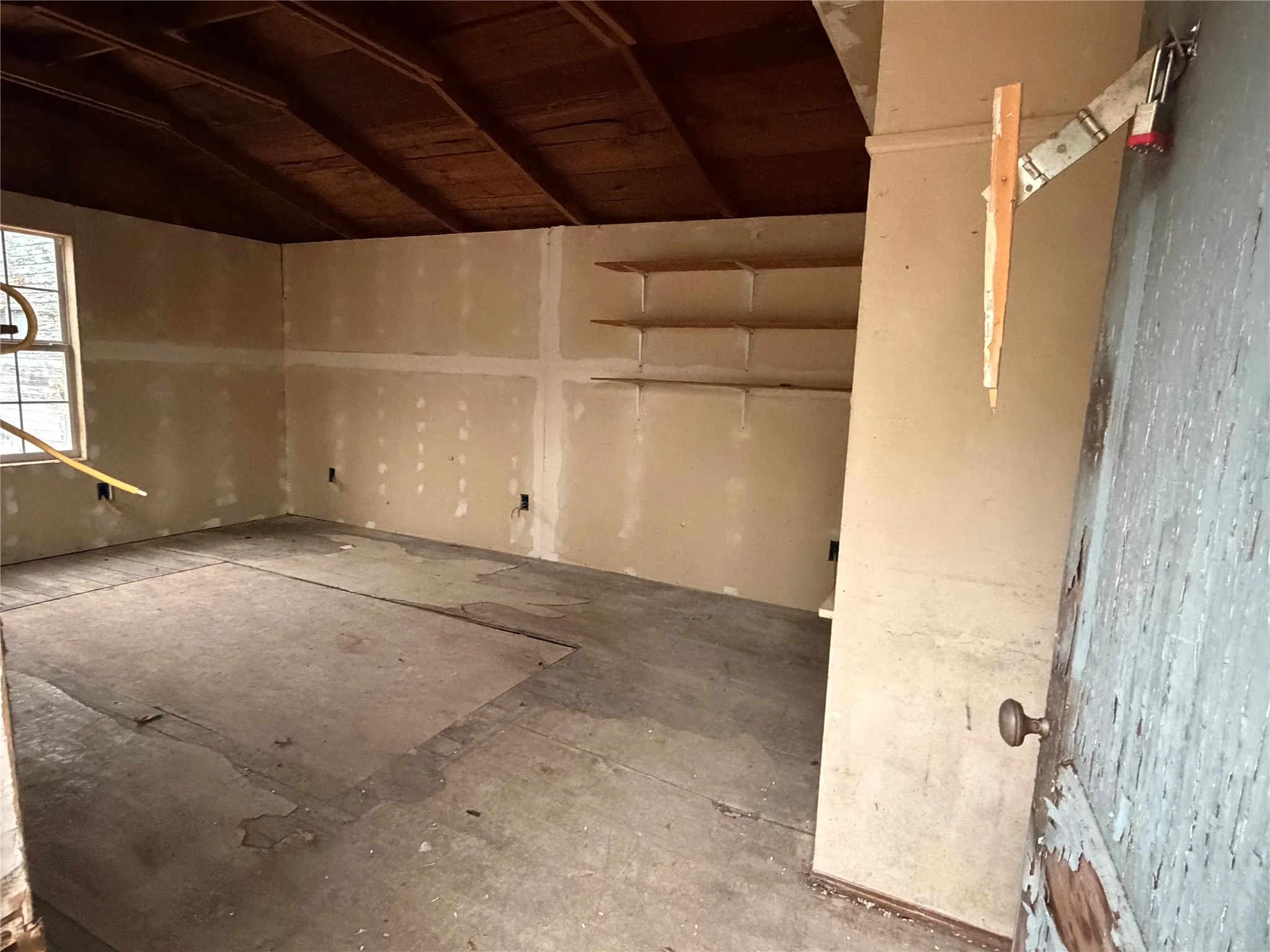 Single Family Residence For Sale in Eastland County , 413 S Green Street, Eastland, Texas 76448, 2 Bedroom, 1 Bathroom, Garage spaces, 1,000 Sqft, built in 1950, mls#21384570, Real Estate Agent in Eastland, Homes For Sale in Eastland county, Homes For Sale in Eastland, Realtor in Eastland Texas, Real Estate Brokerage Independent Realty Texas, Luminita Cordes Realtor